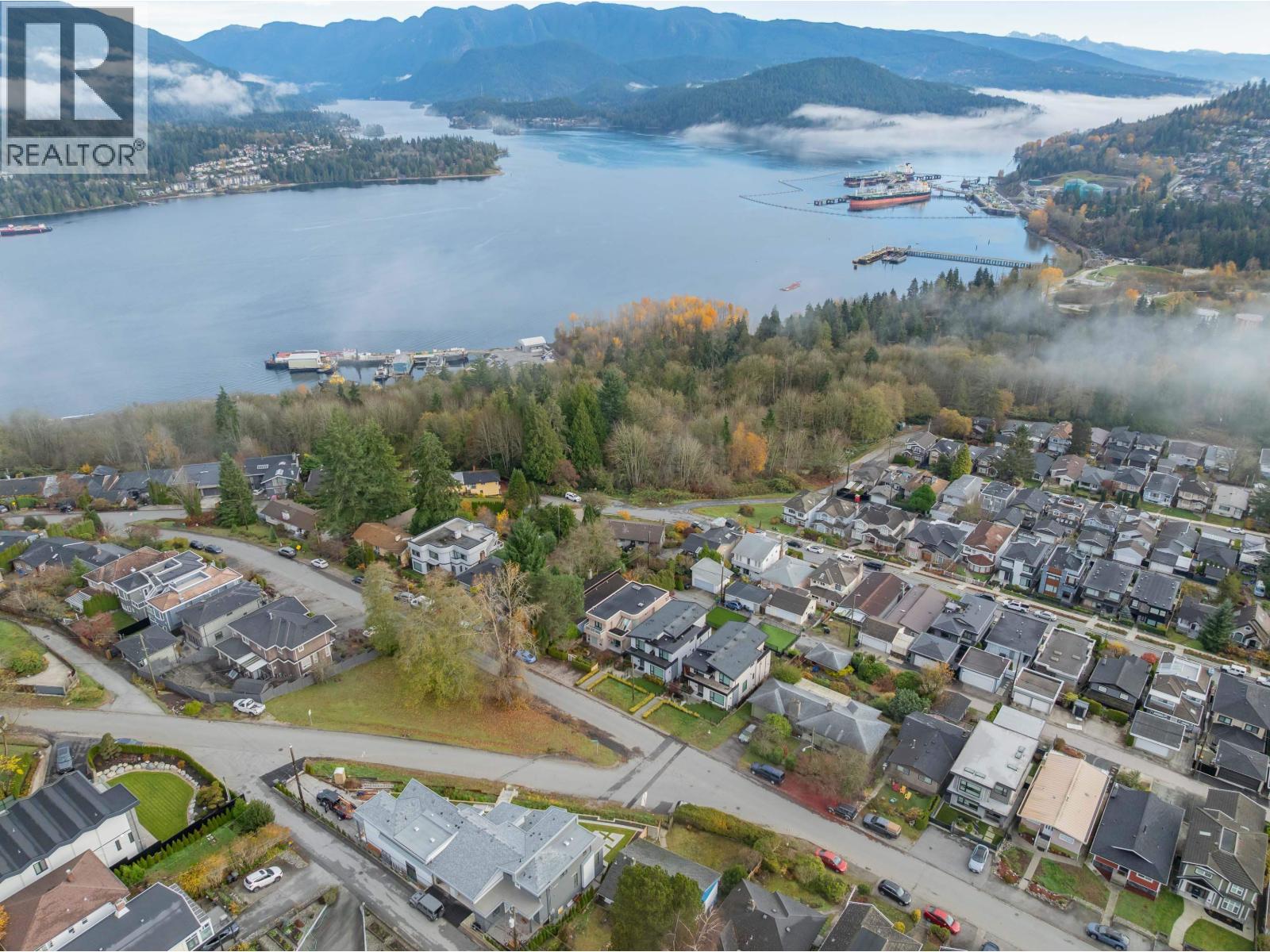 211 N WARWICK AVENUE, Burnaby