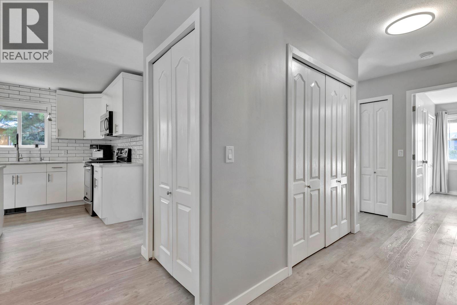 6 2210 Louie Drive, Westbank