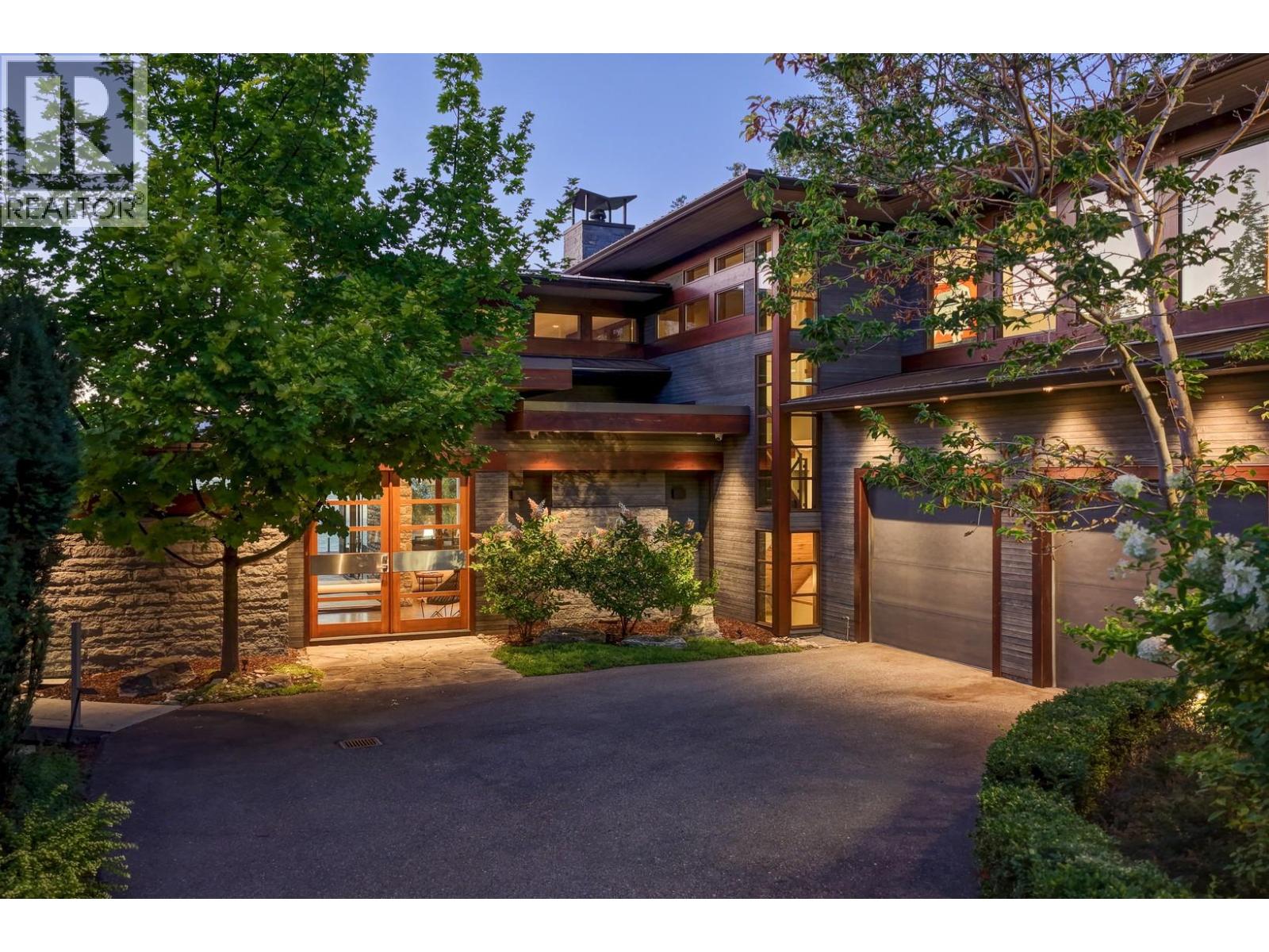  4896 Lakeshore Road, Kelowna