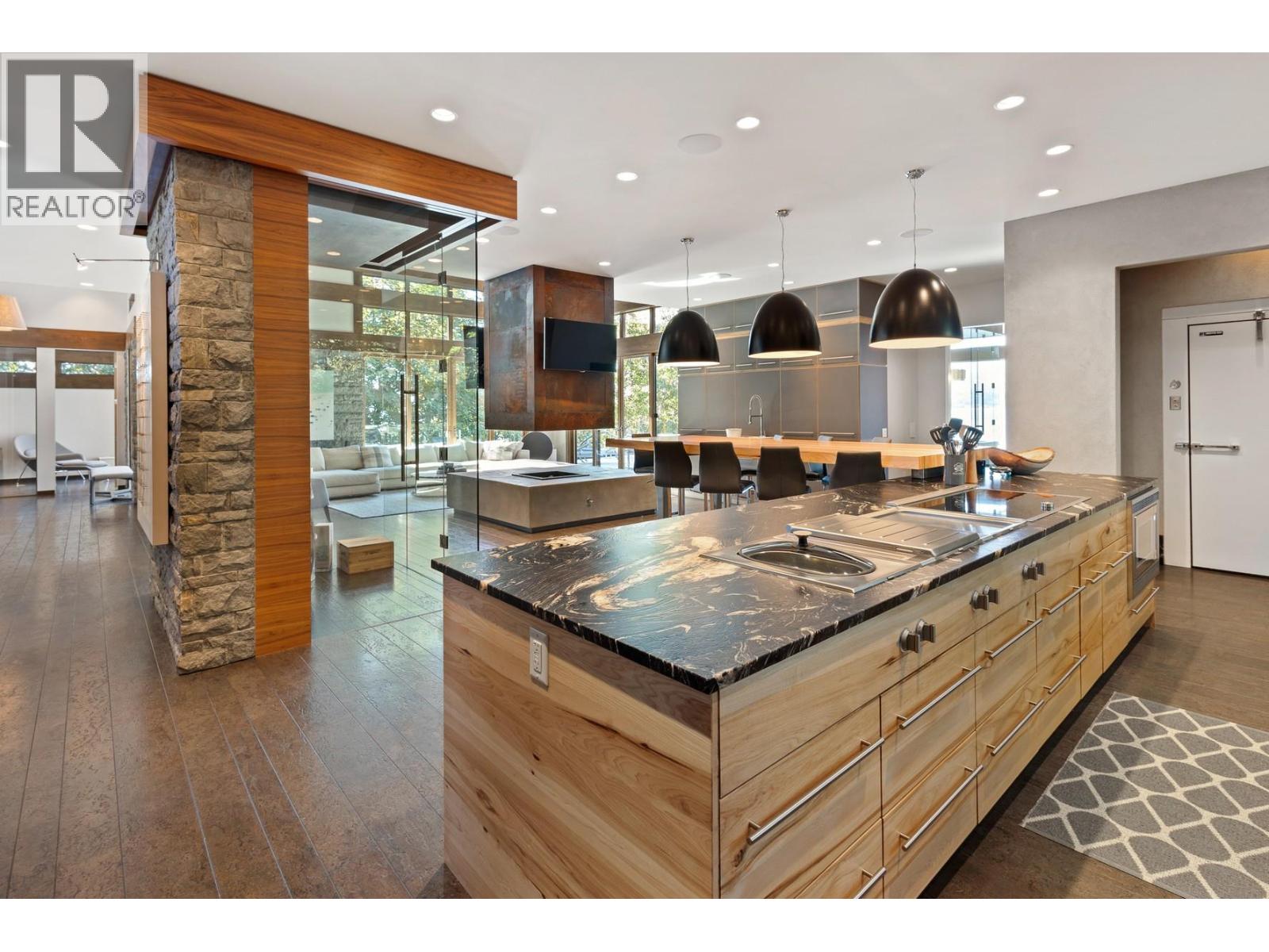  4896 Lakeshore Road, Kelowna