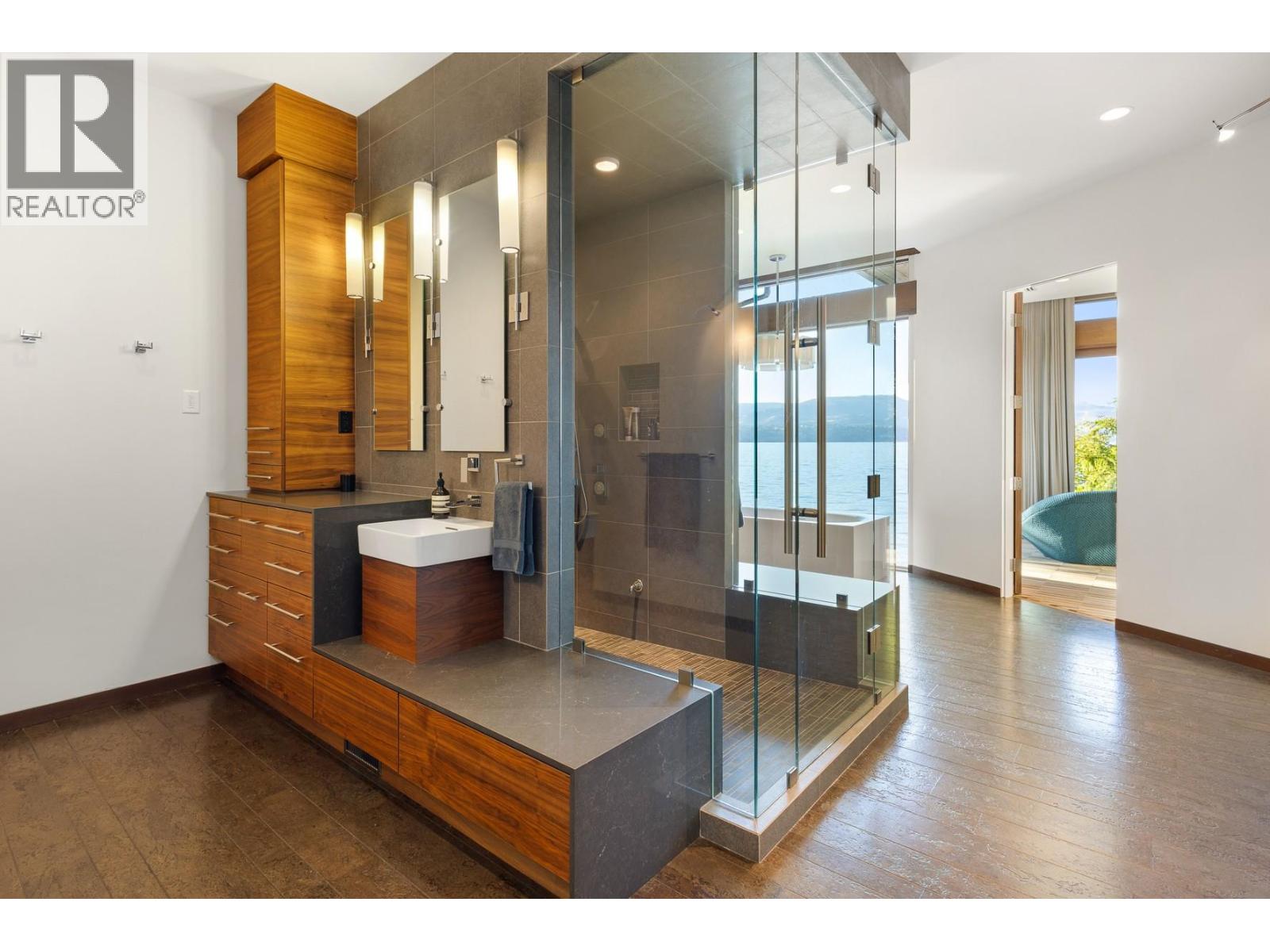  4896 Lakeshore Road, Kelowna