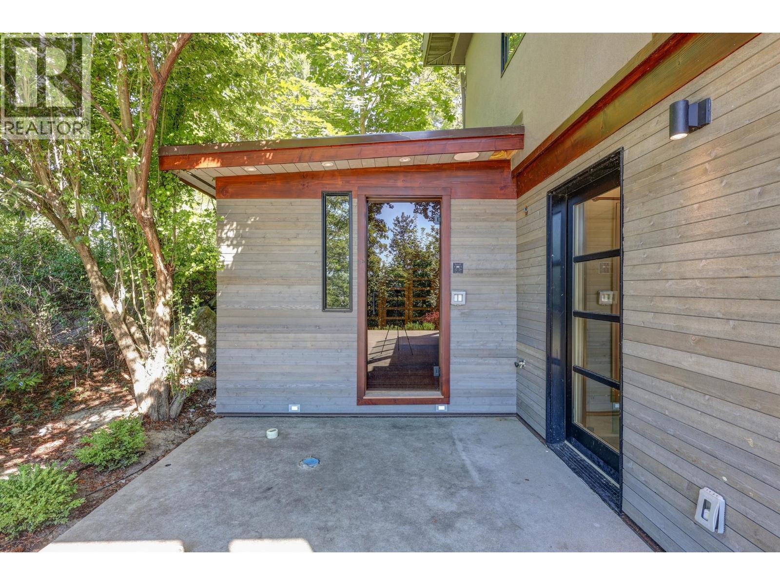  4896 Lakeshore Road, Kelowna