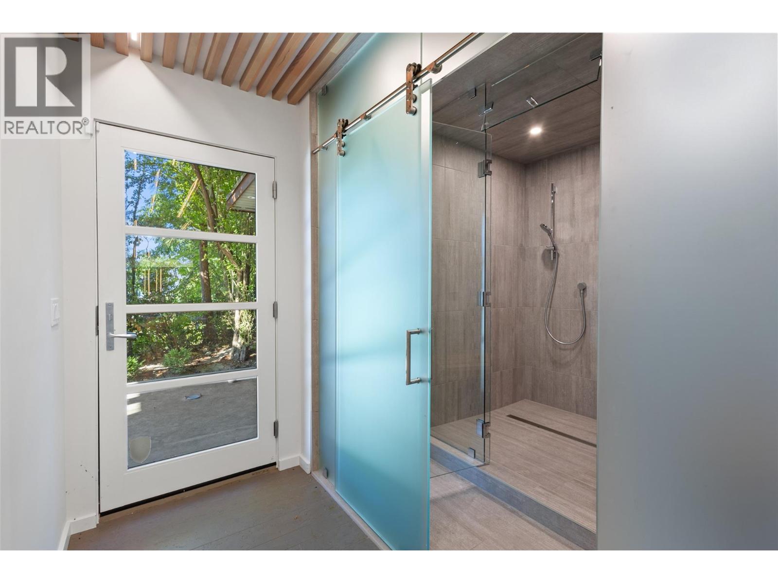  4896 Lakeshore Road, Kelowna