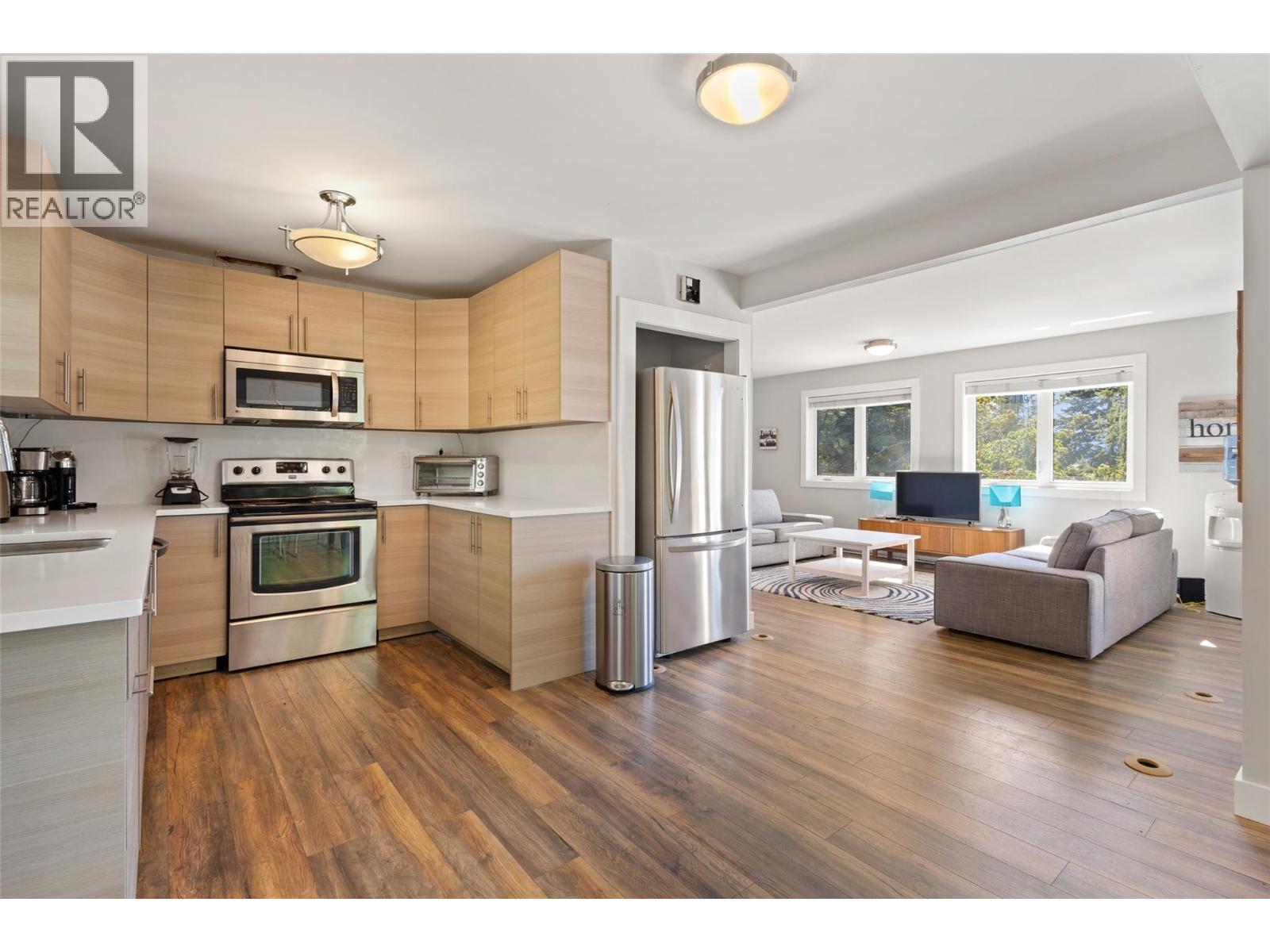  4896 Lakeshore Road, Kelowna