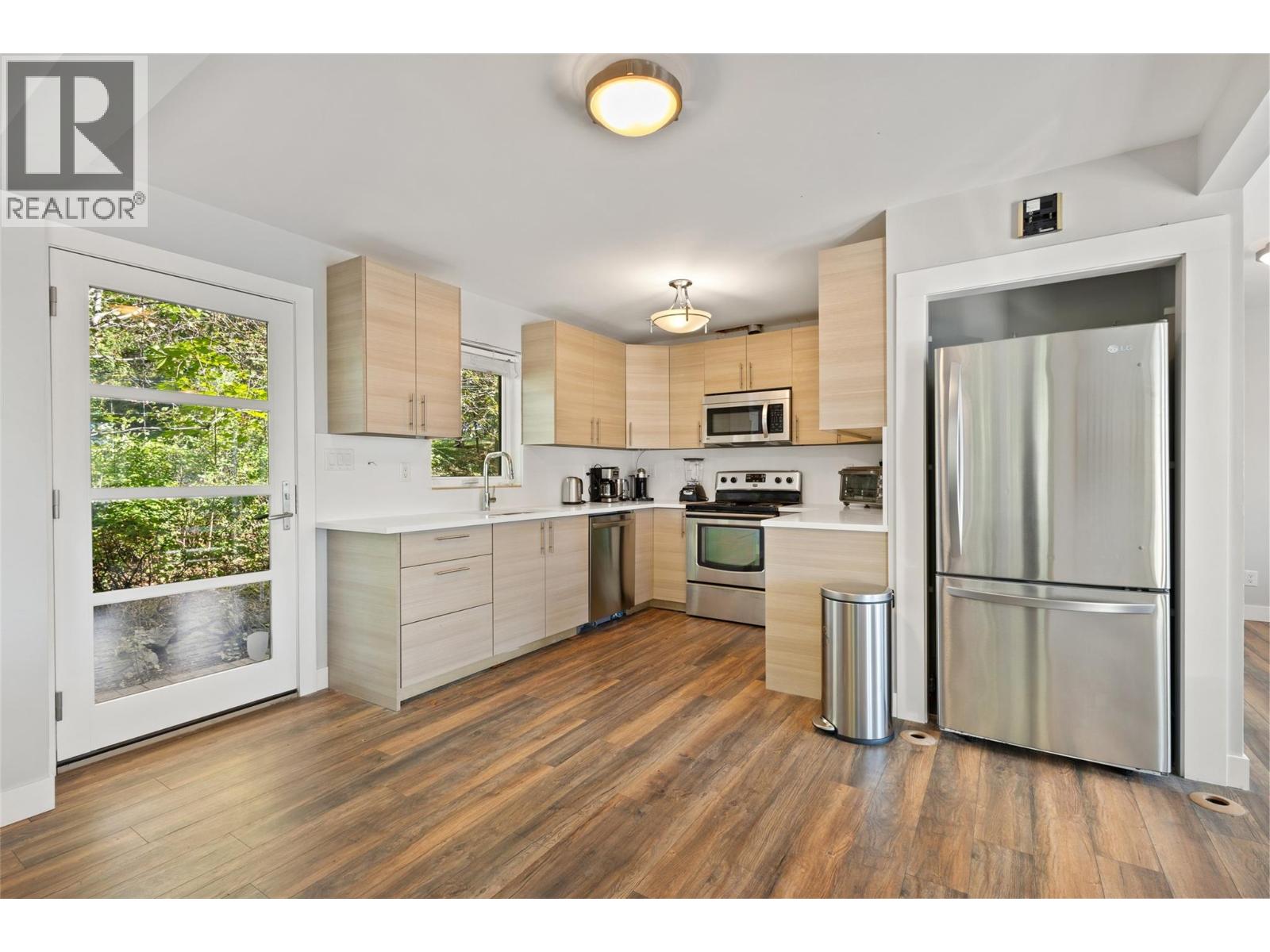  4896 Lakeshore Road, Kelowna