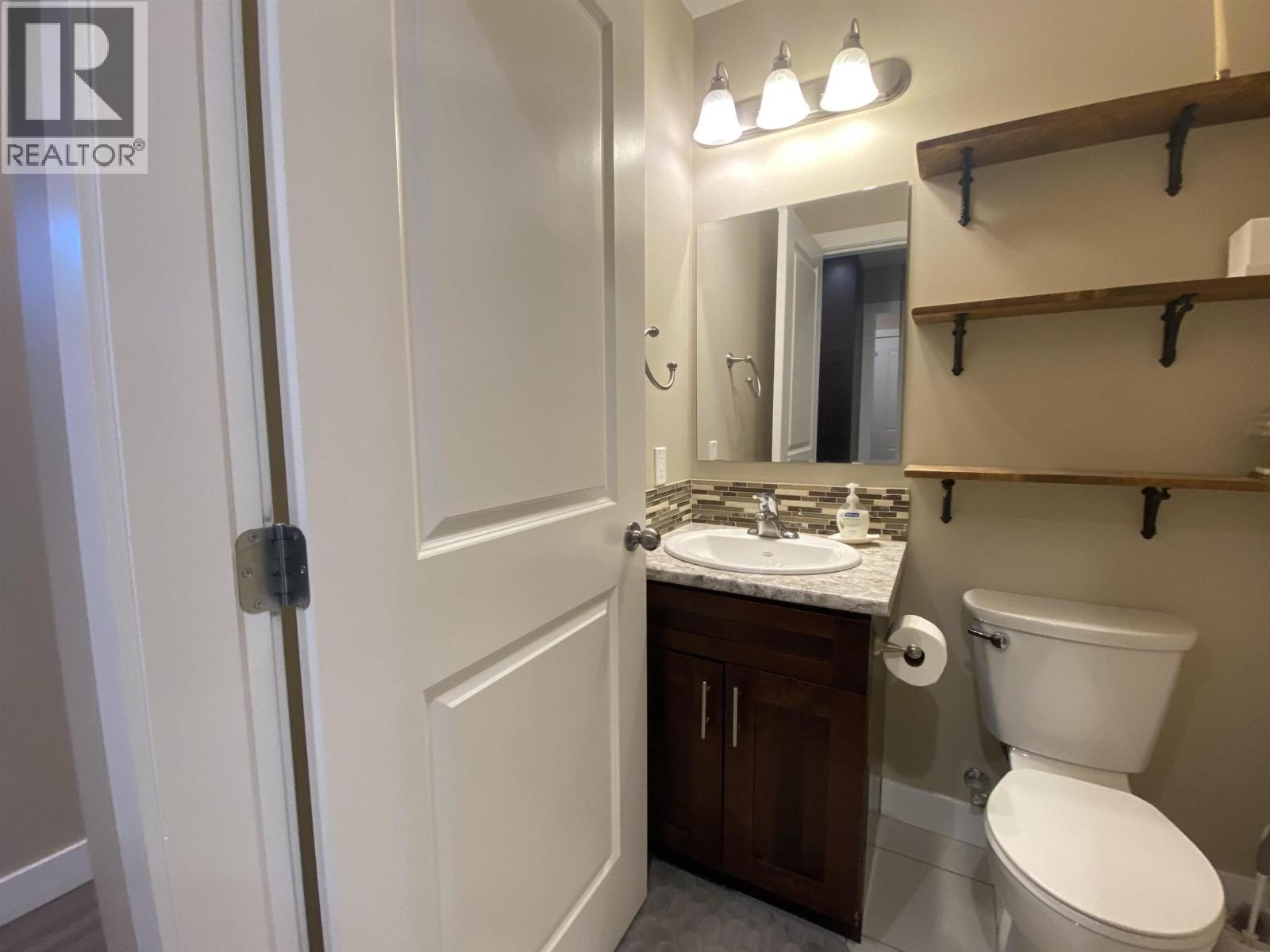 5237 SMITH Avenue, Terrace