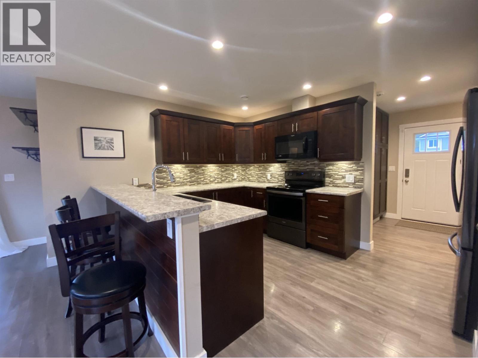 5237 SMITH Avenue, Terrace