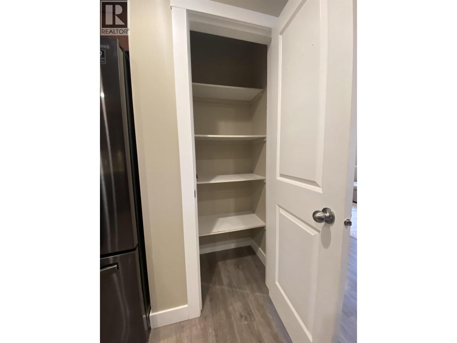 5237 SMITH Avenue, Terrace