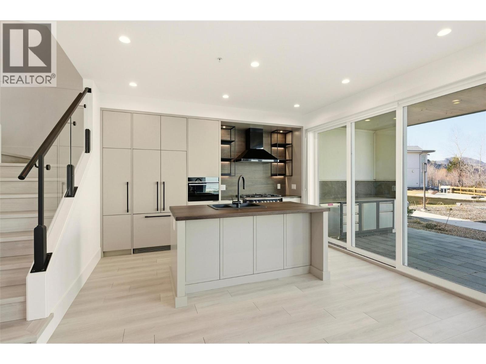  3000 Landry Crescent, Summerland