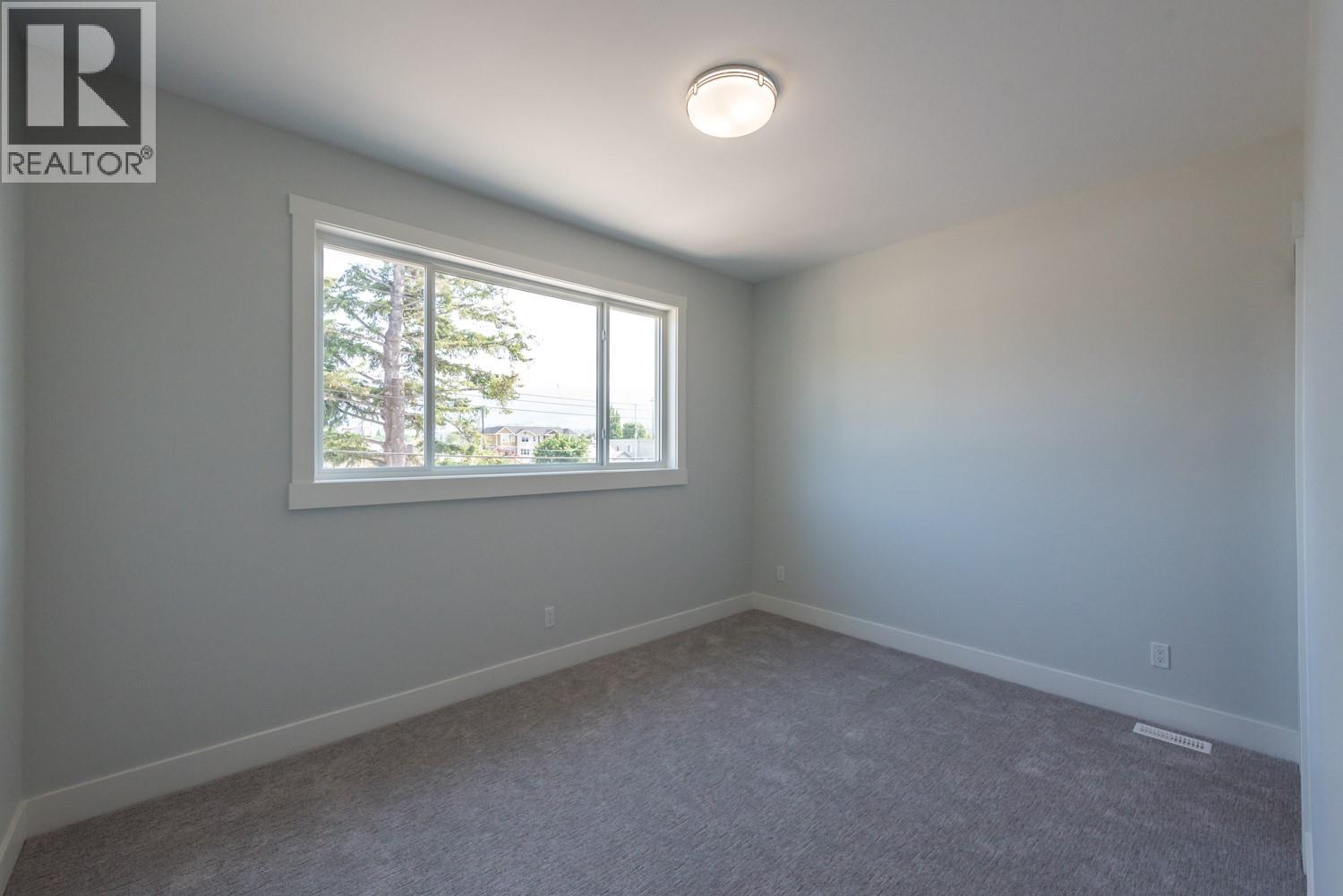 101 742 kamloops Avenue, Penticton