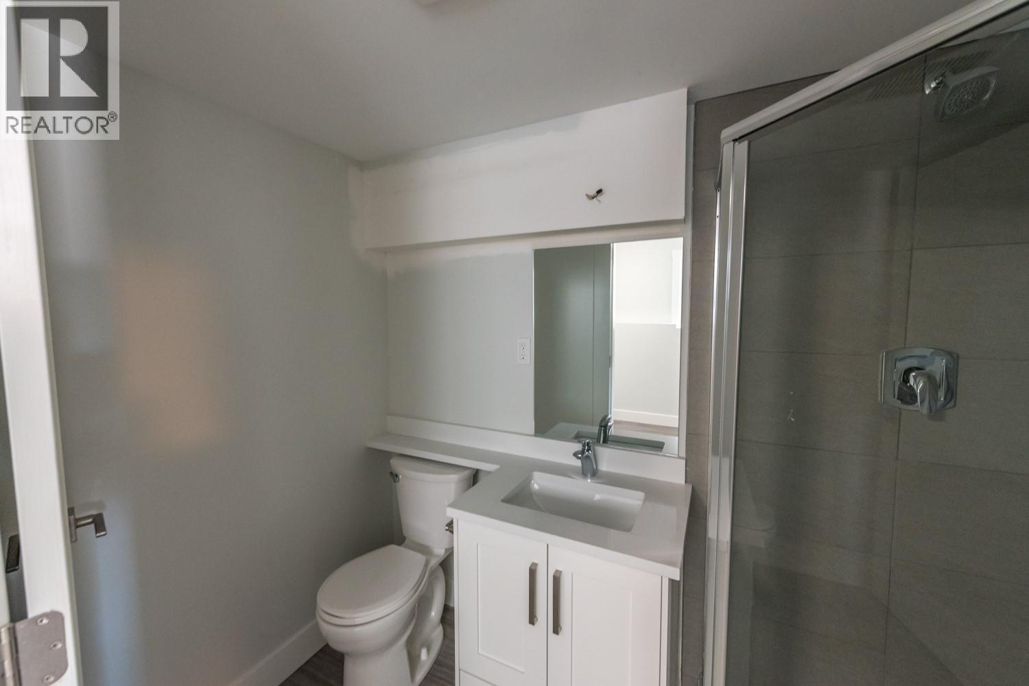 #101 742 kamloops Avenue - 12