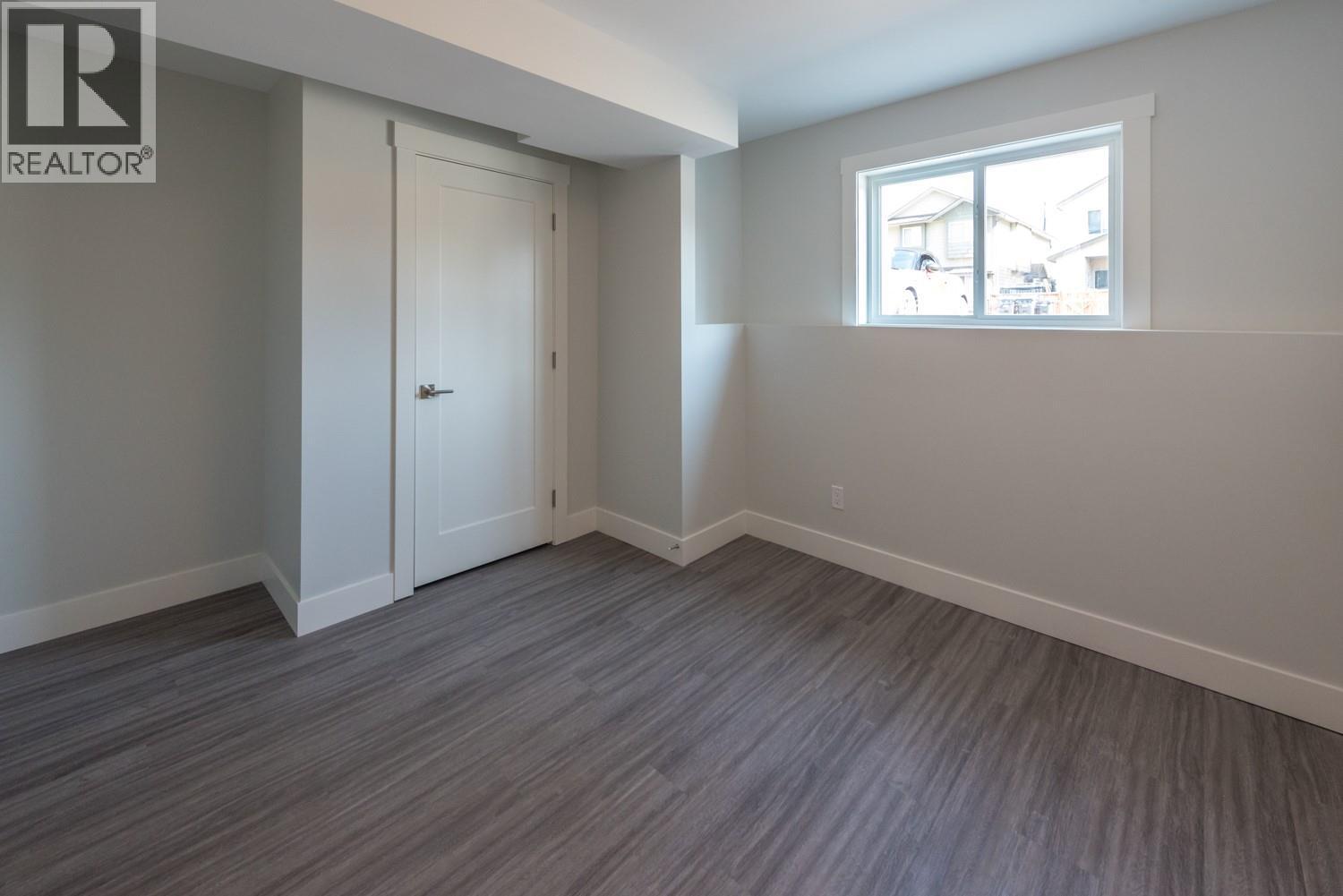 #101 742 kamloops Avenue - 13