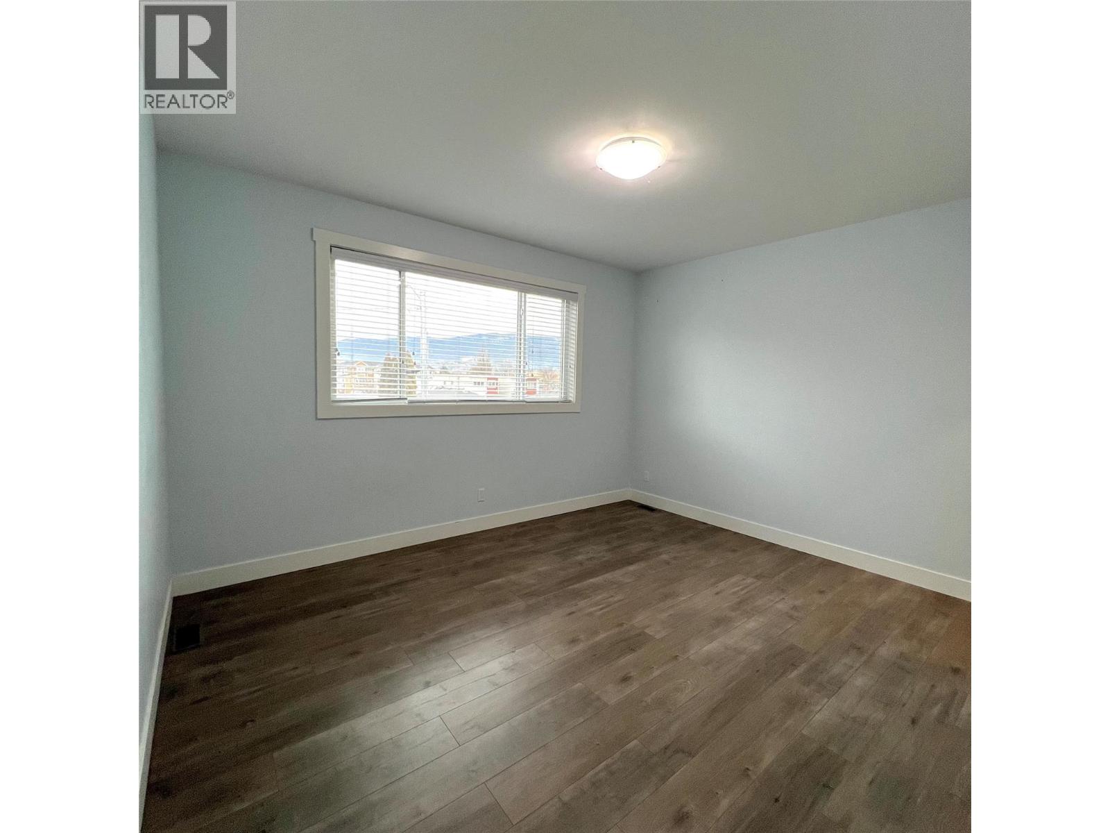 #101 742 kamloops Avenue - 21