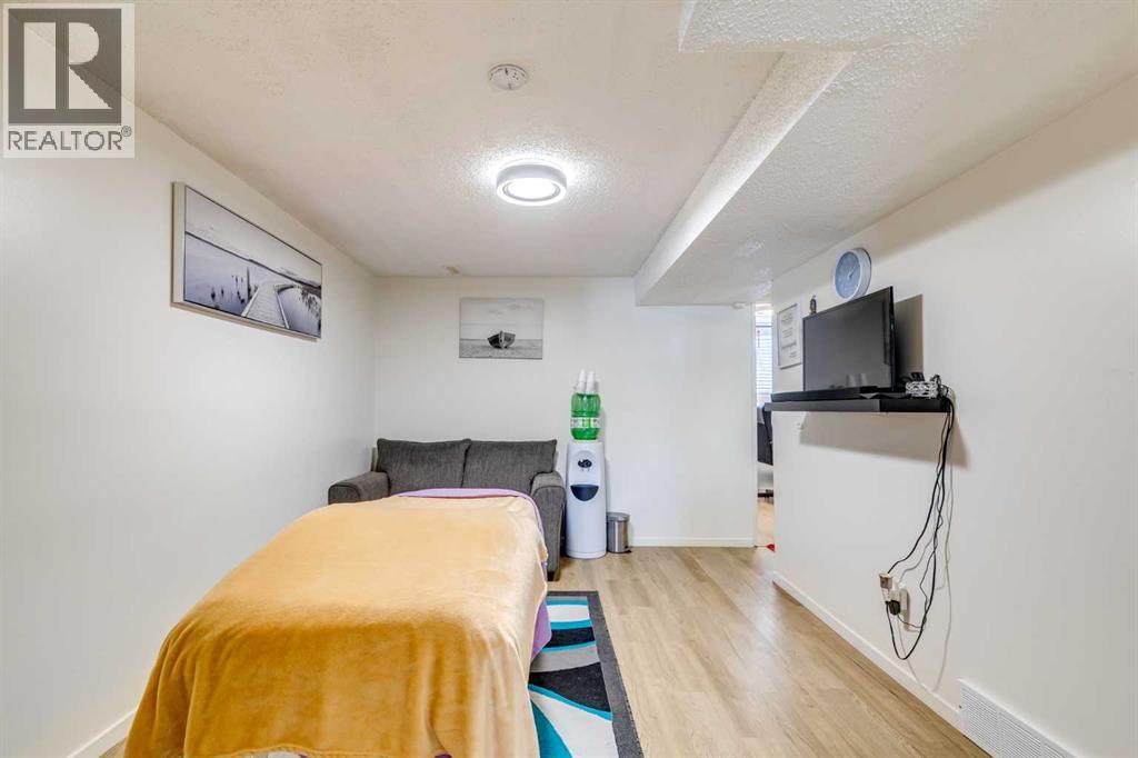 Single Family House Bi-level for Sale in  Aboyne Place NE Abbeydale Calgary 