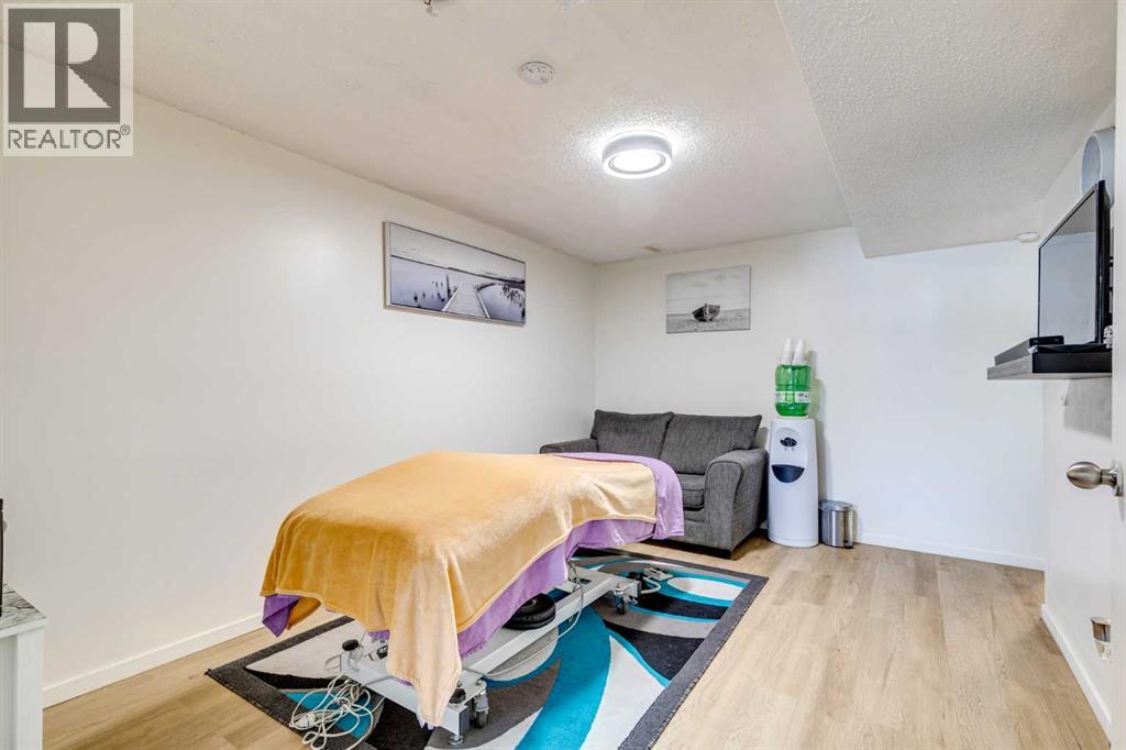 Single Family House Bi-level for Sale in  Aboyne Place NE Abbeydale Calgary 