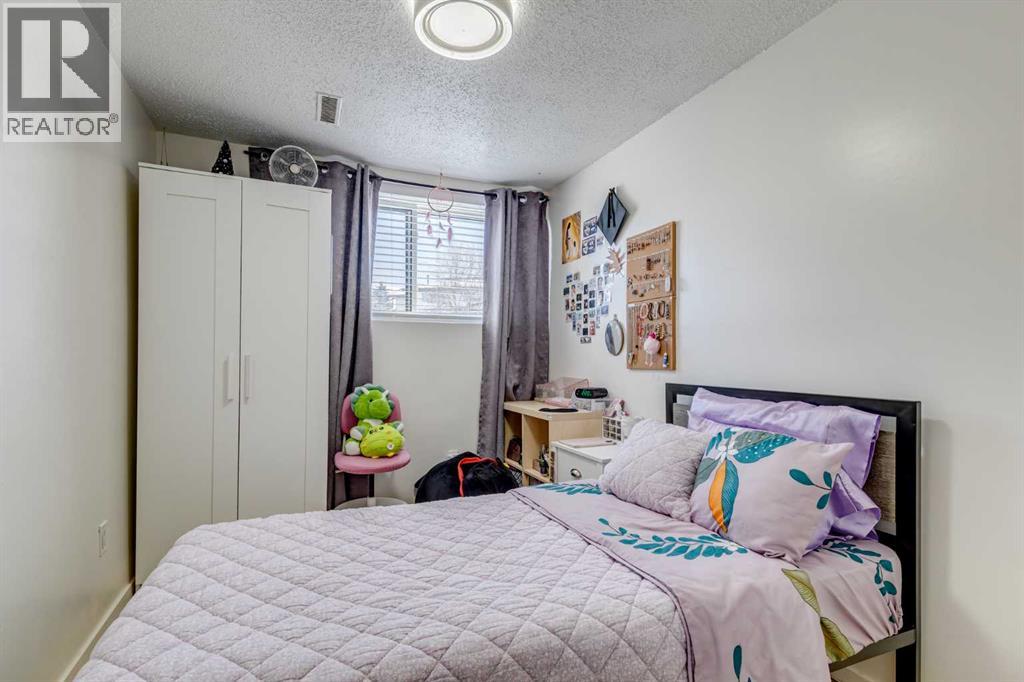 Single Family House Bi-level for Sale in  Aboyne Place NE Abbeydale Calgary 