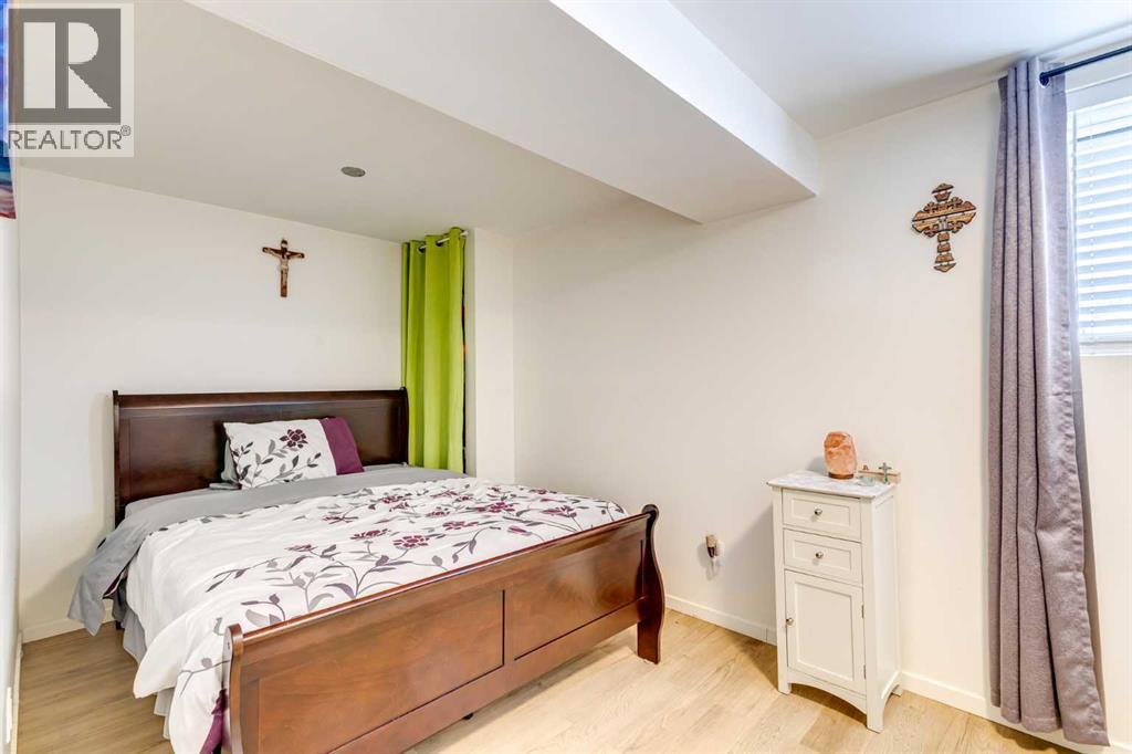 Single Family House Bi-level for Sale in  Aboyne Place NE Abbeydale Calgary 