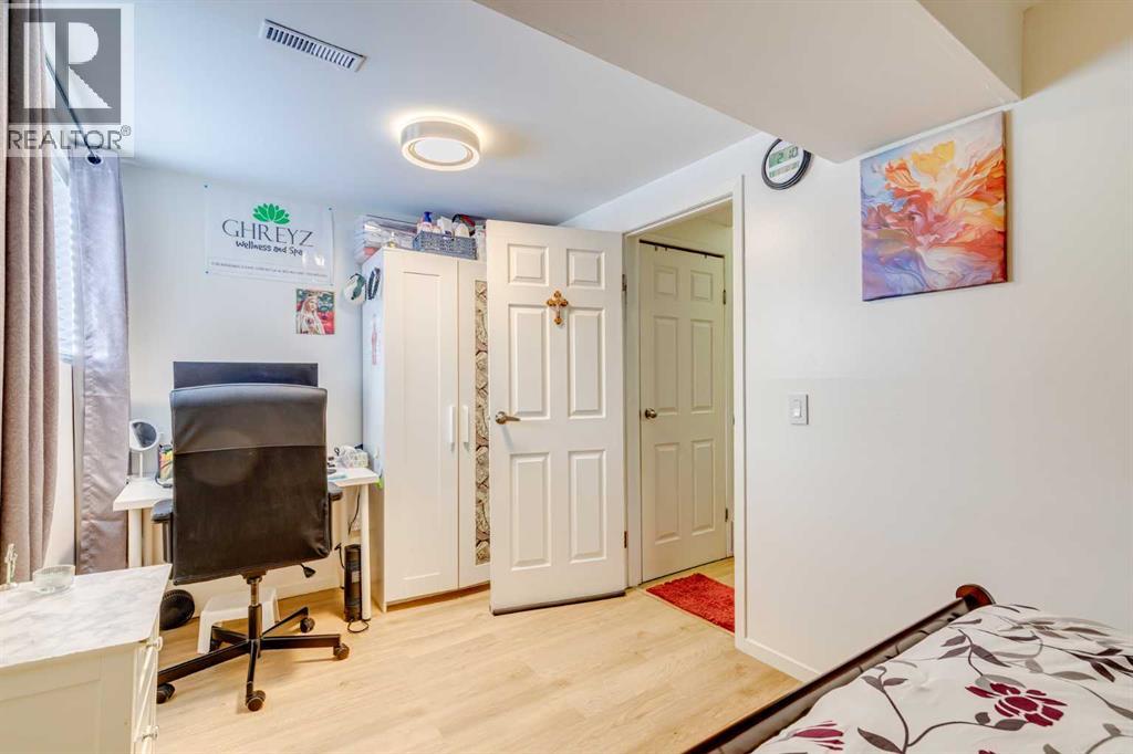 Single Family House Bi-level for Sale in  Aboyne Place NE Abbeydale Calgary 