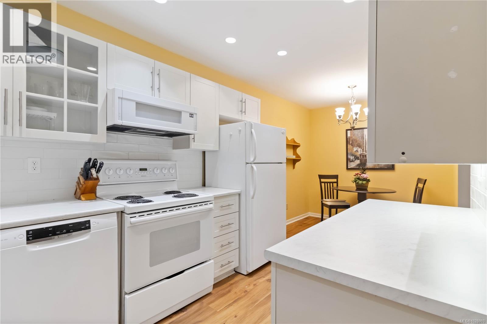 201 2311 Mills Road, Sidney