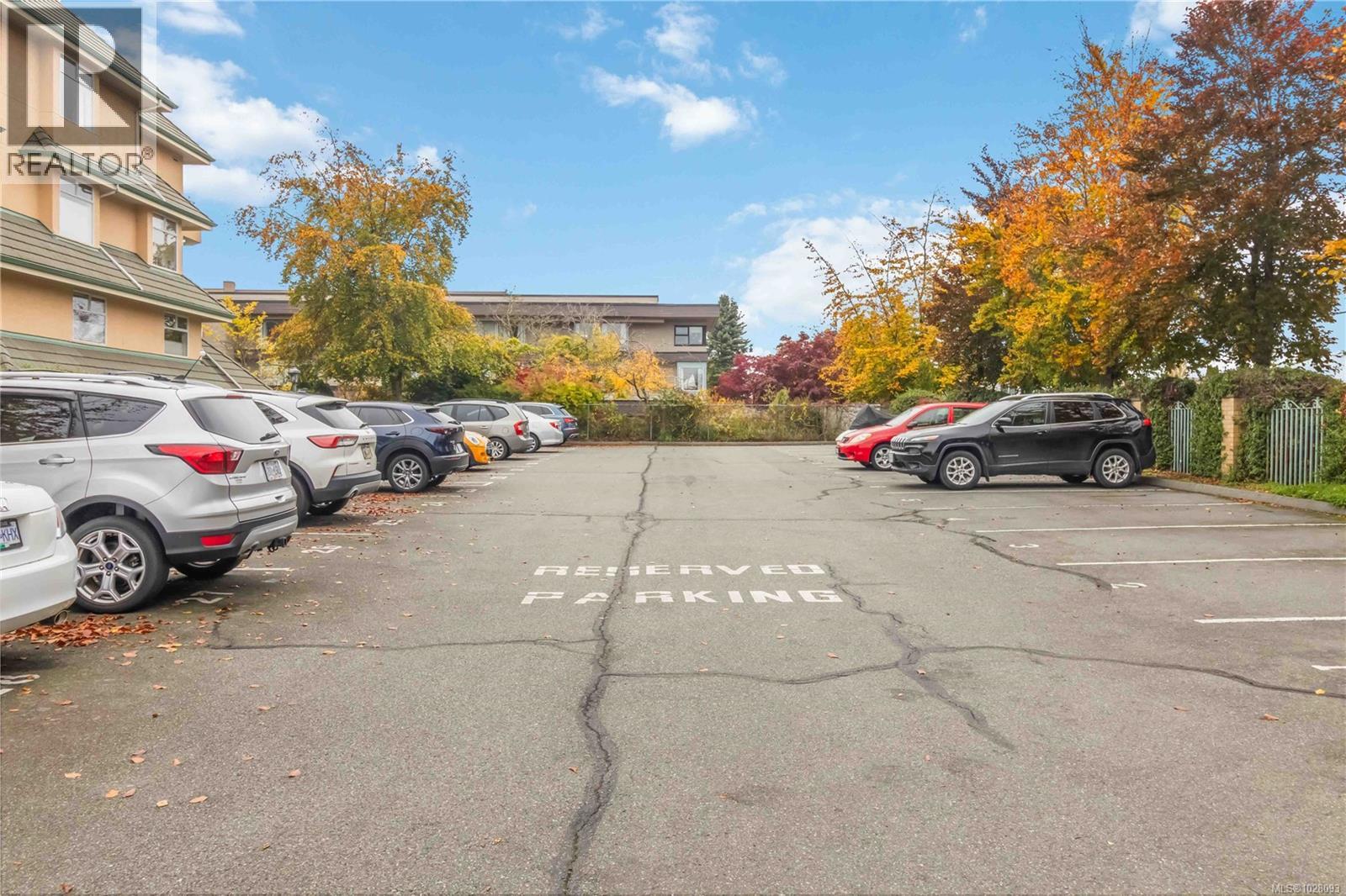 201 2311 Mills Road, Sidney