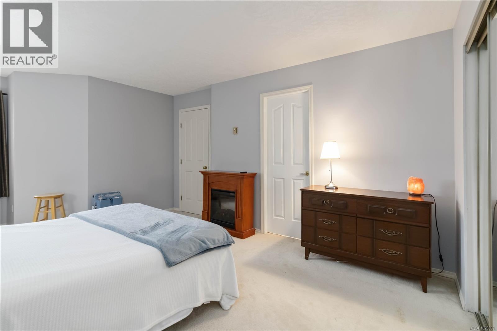 201 2311 Mills Road, Sidney