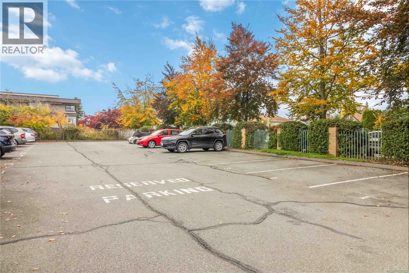 201 2311 Mills Road, Sidney