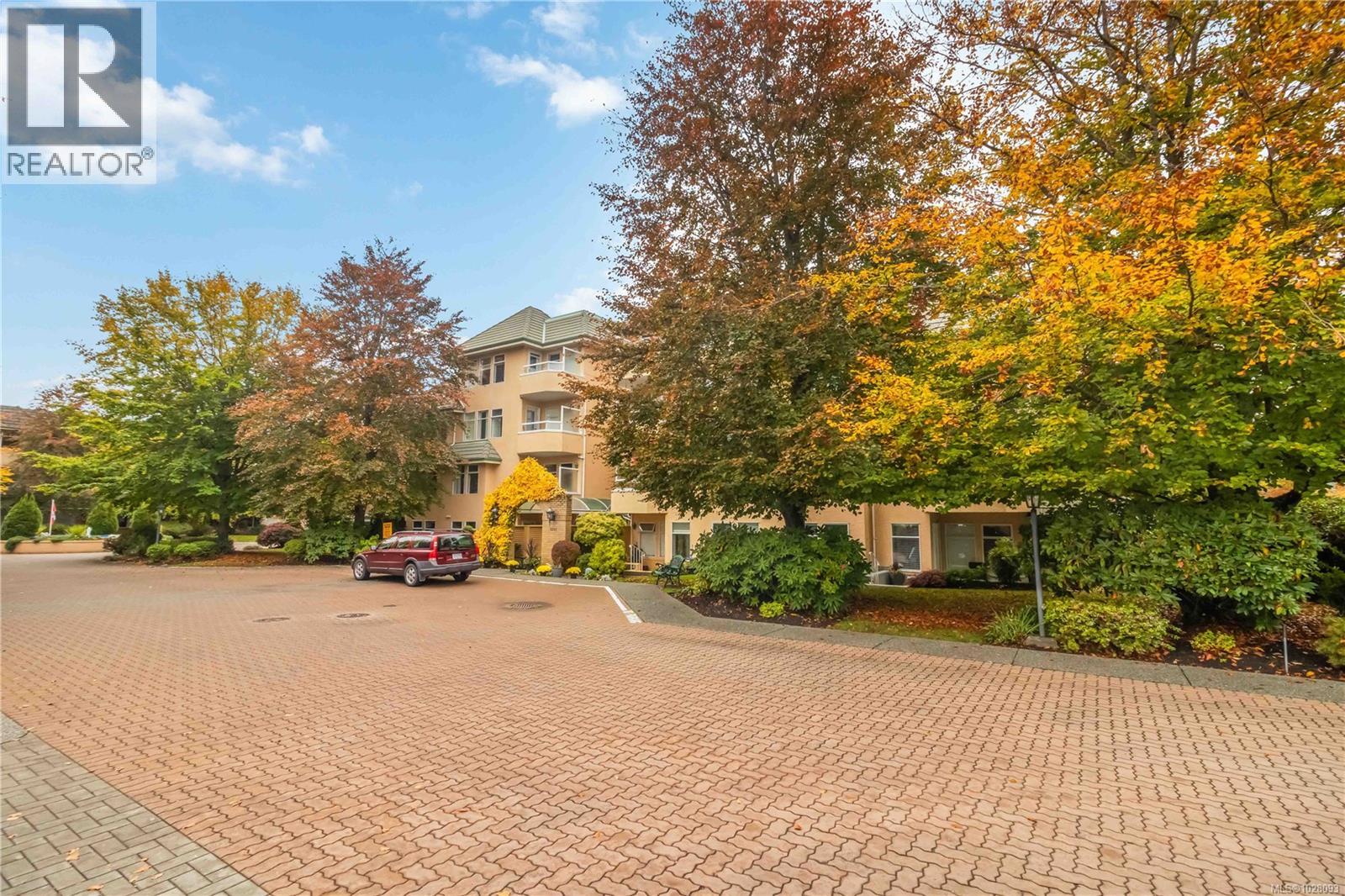 201 2311 Mills Road, Sidney