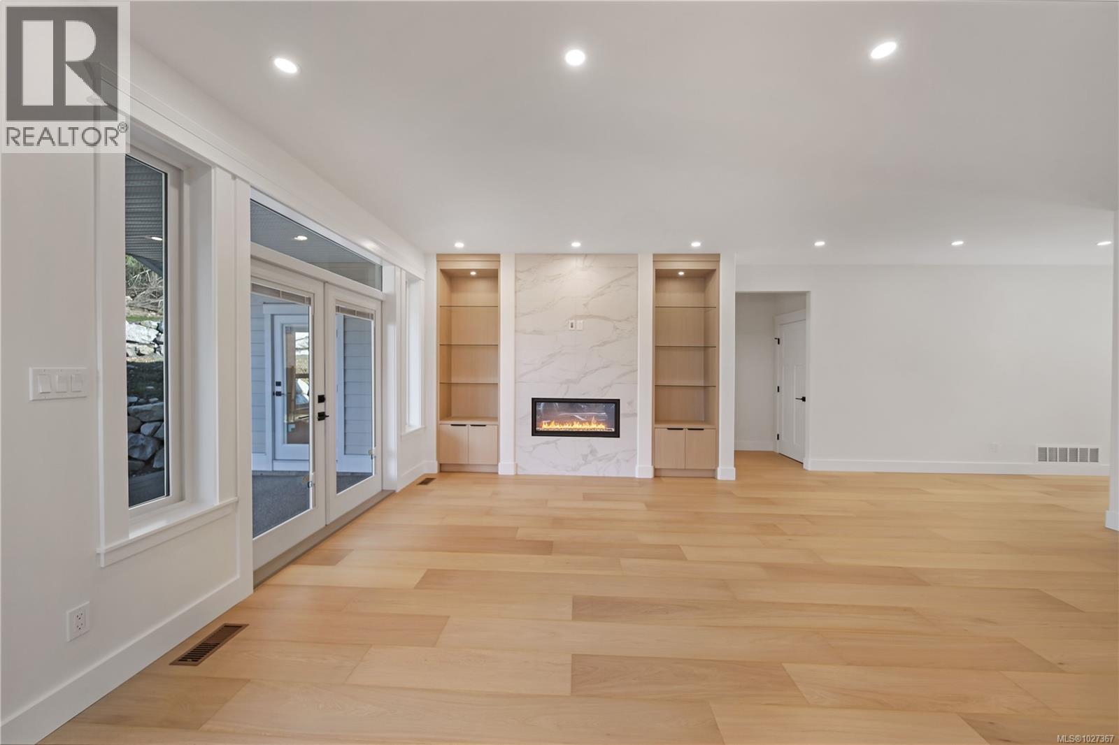 3692 LYALL POINT CRES - 16