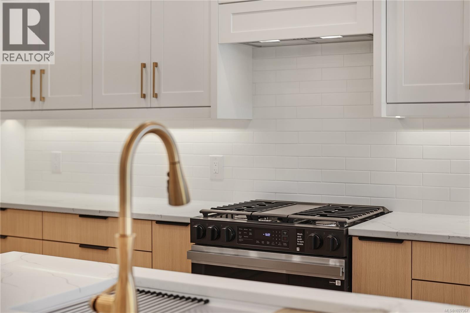 3692 LYALL POINT CRES - 6