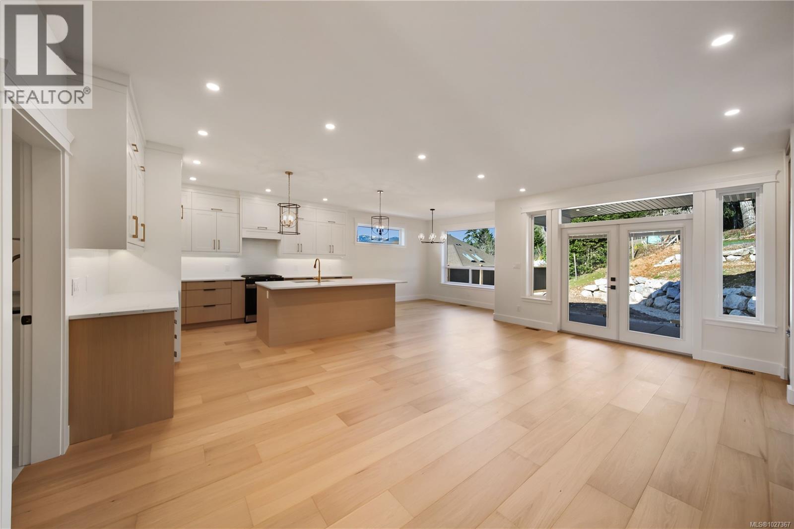 3692 LYALL POINT CRES - 8