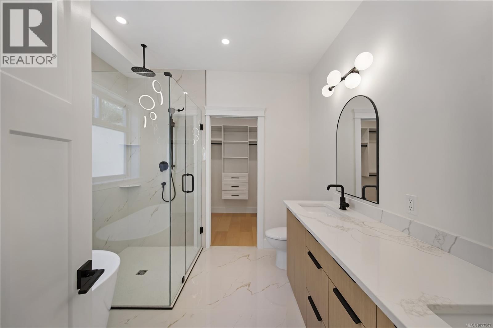 3692 LYALL POINT CRES - 24