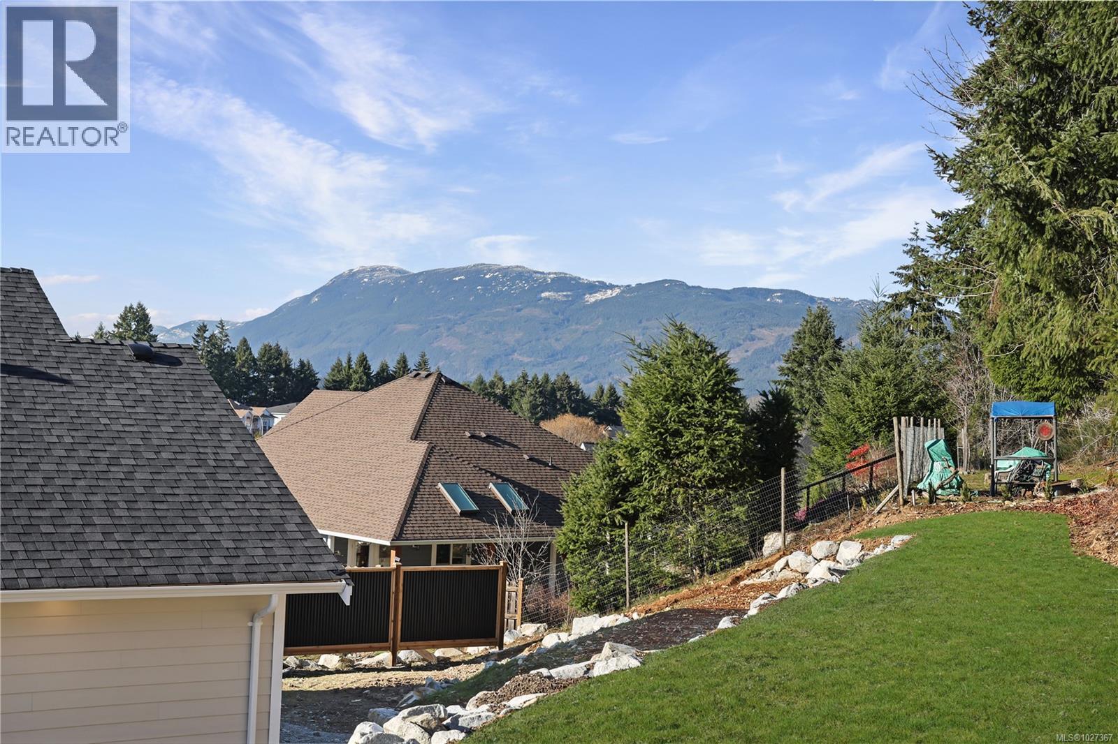 3692 LYALL POINT CRES - 40