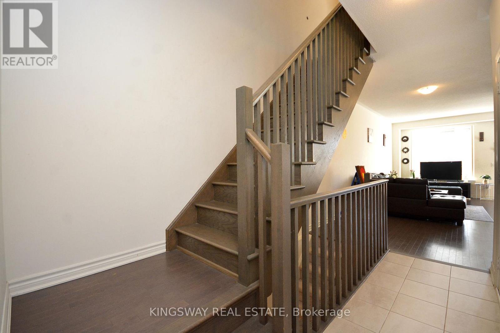 #70 50 EDINBURGH DRIVE - 20