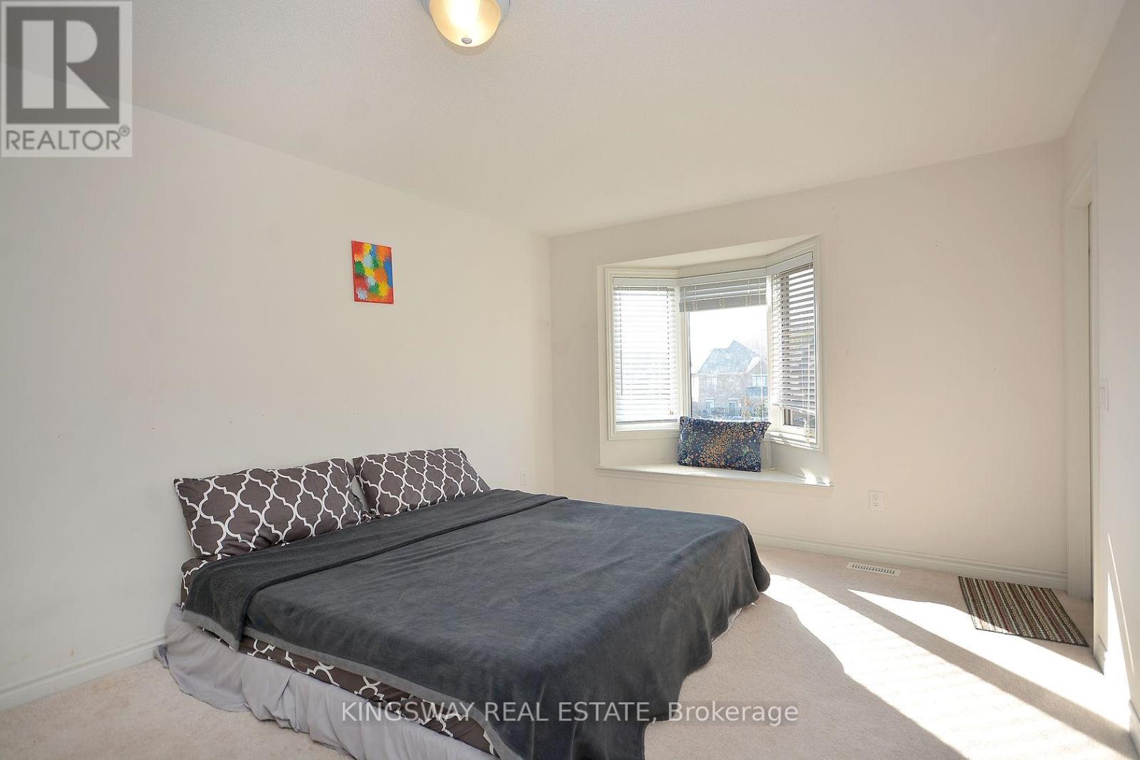 #70 50 EDINBURGH DRIVE - 22