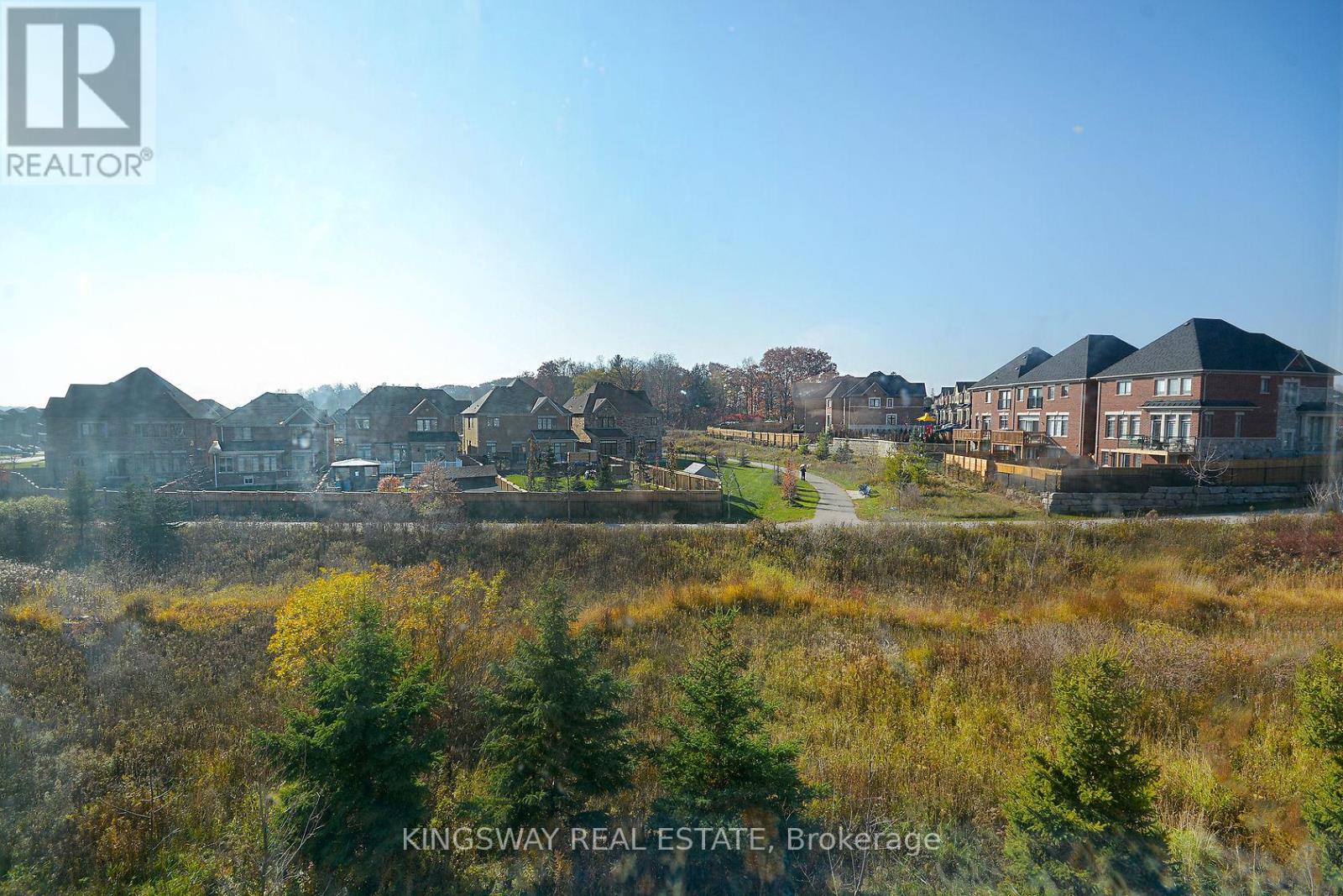 #70 50 EDINBURGH DRIVE - 25