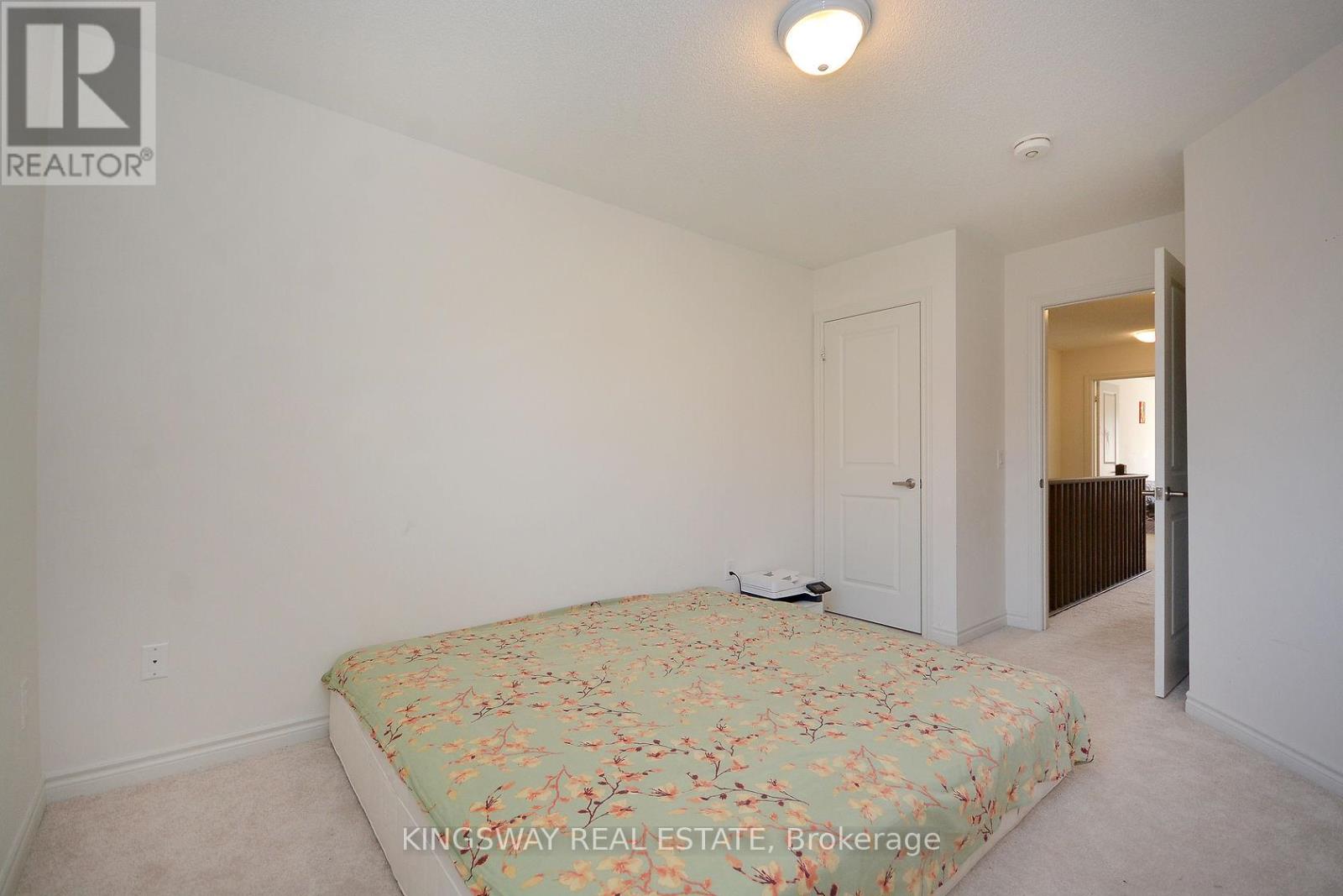 #70 50 EDINBURGH DRIVE - 27
