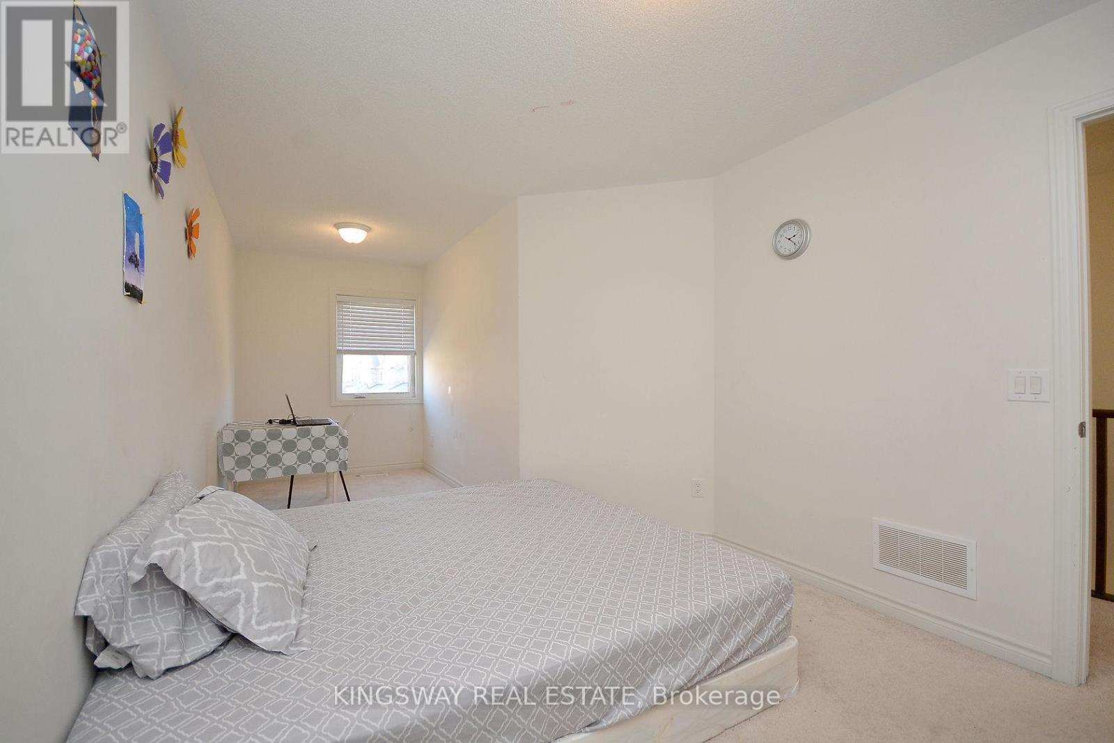 #70 50 EDINBURGH DRIVE - 31