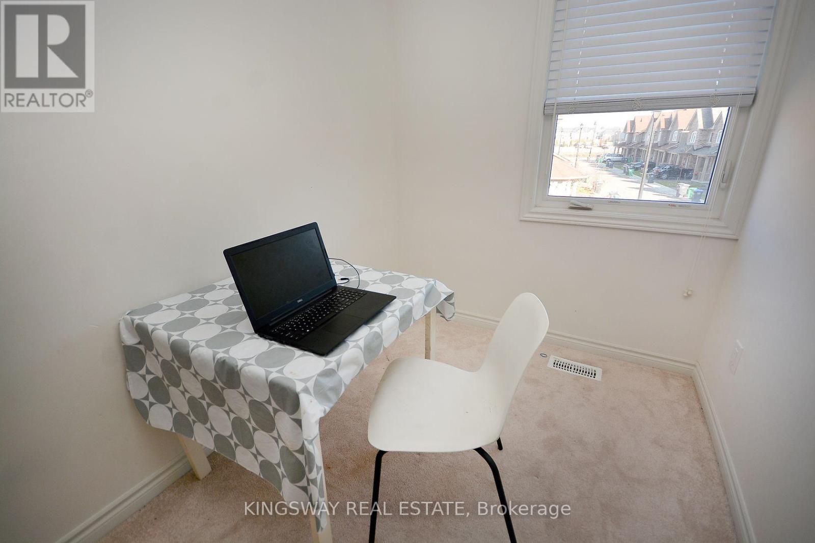 #70 50 EDINBURGH DRIVE - 33