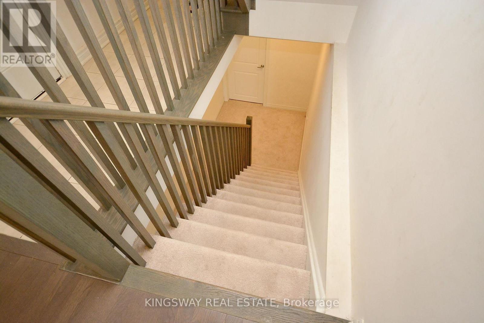 #70 50 EDINBURGH DRIVE - 36