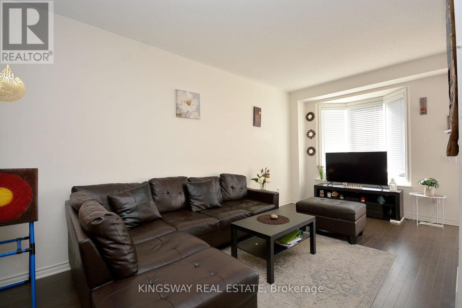 #70 50 EDINBURGH DRIVE - 7