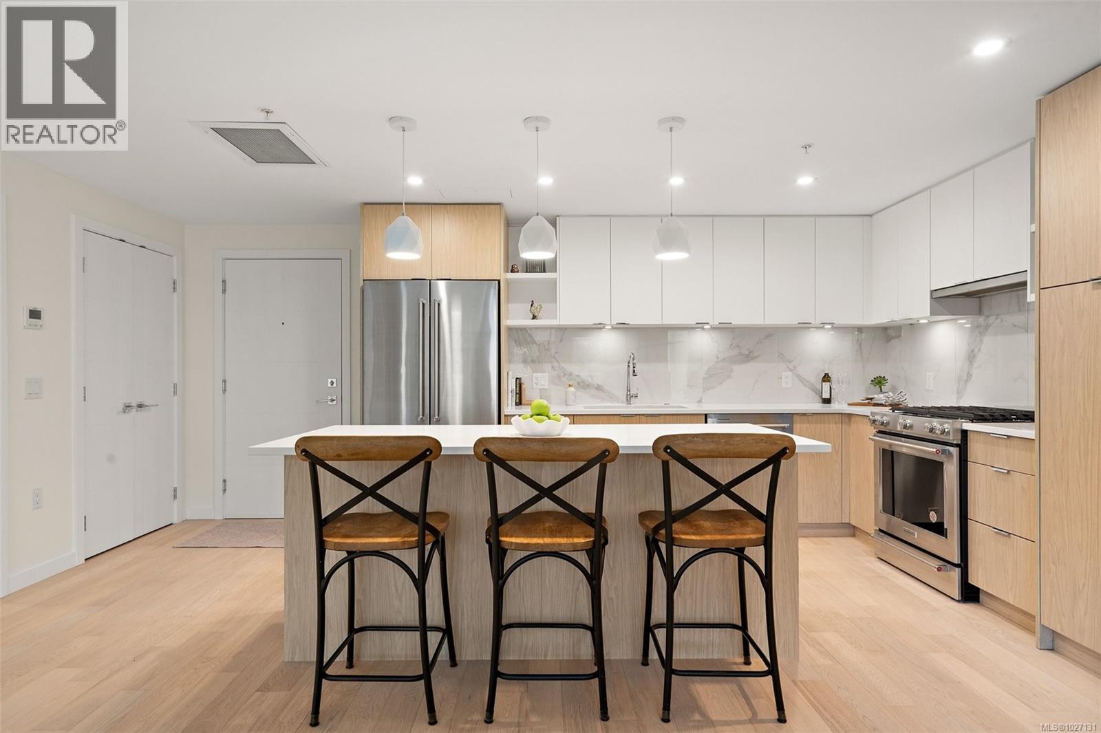 309 5120 Cordova Bay Road, Saanich