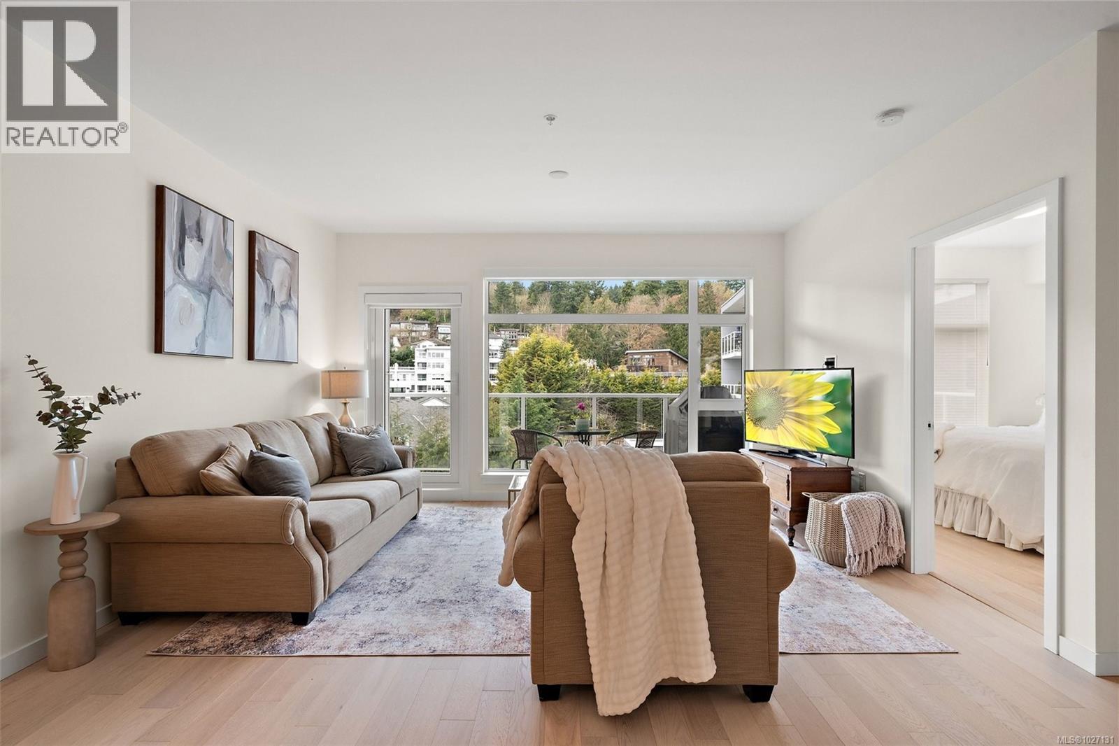 309 5120 Cordova Bay Road, Saanich