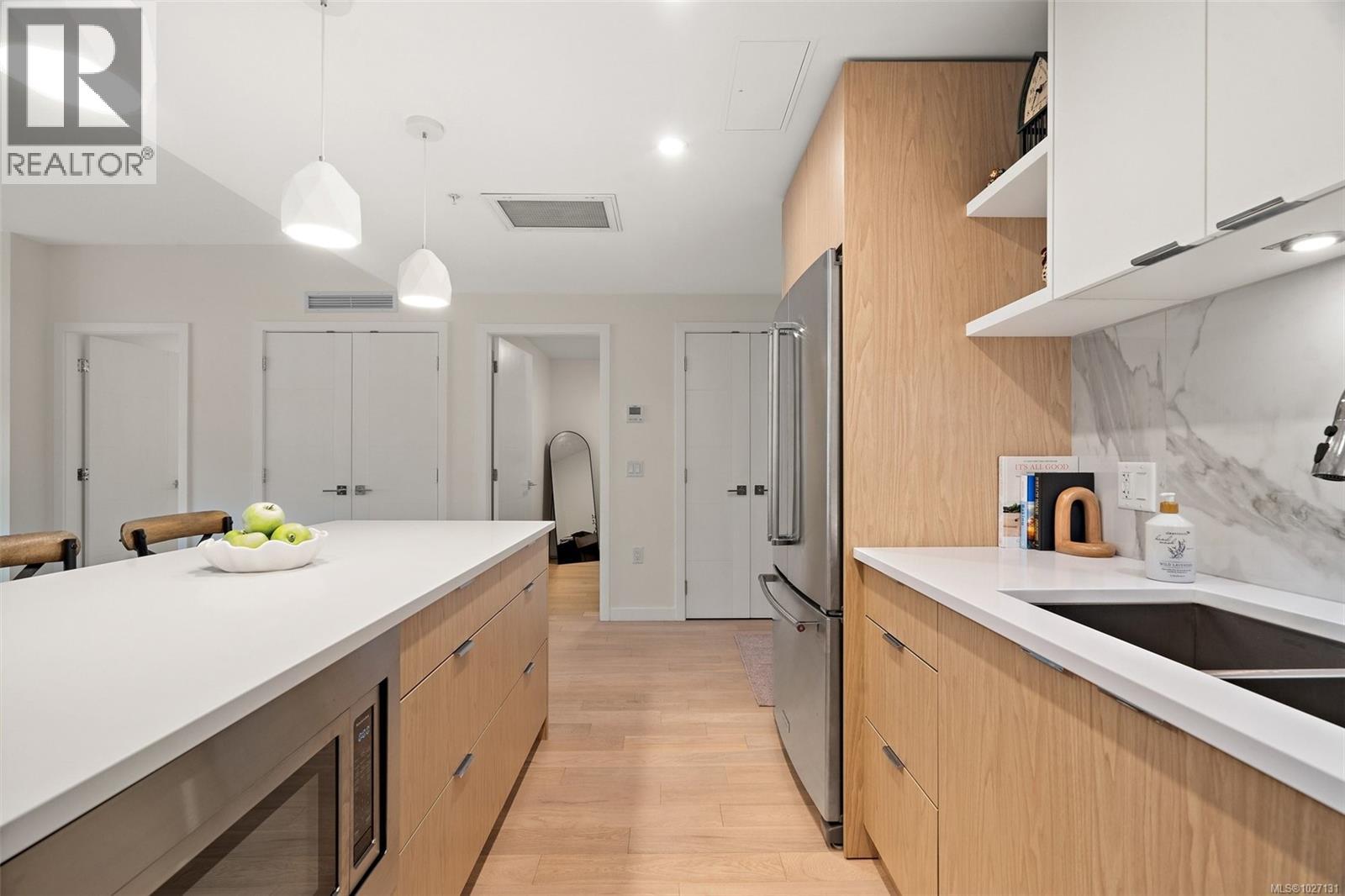 309 5120 Cordova Bay Road, Saanich