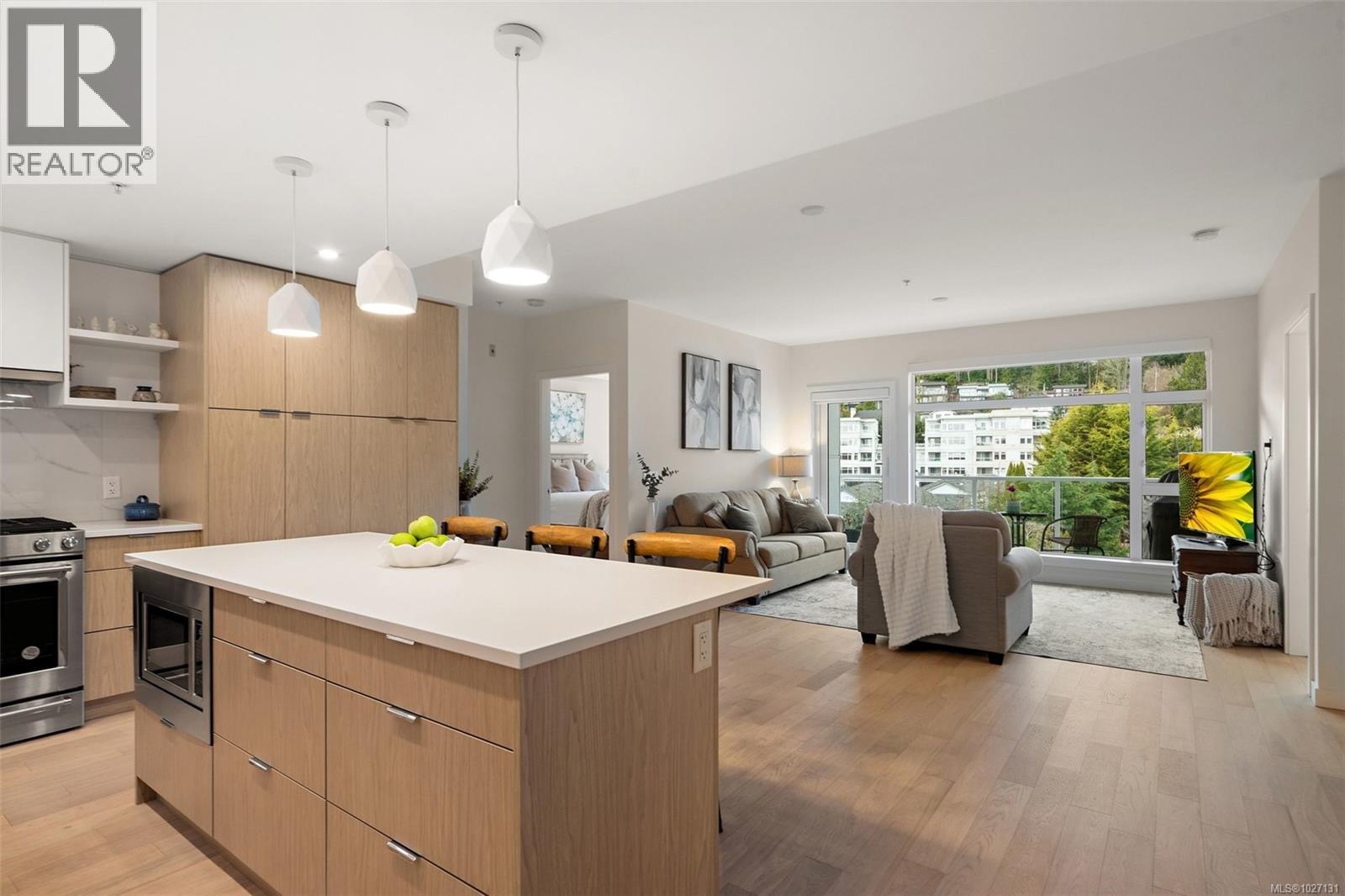 309 5120 Cordova Bay Road, Saanich