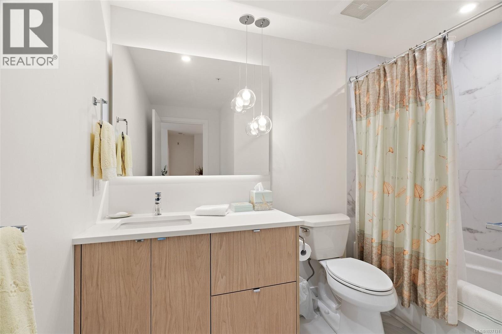 309 5120 Cordova Bay Road, Saanich