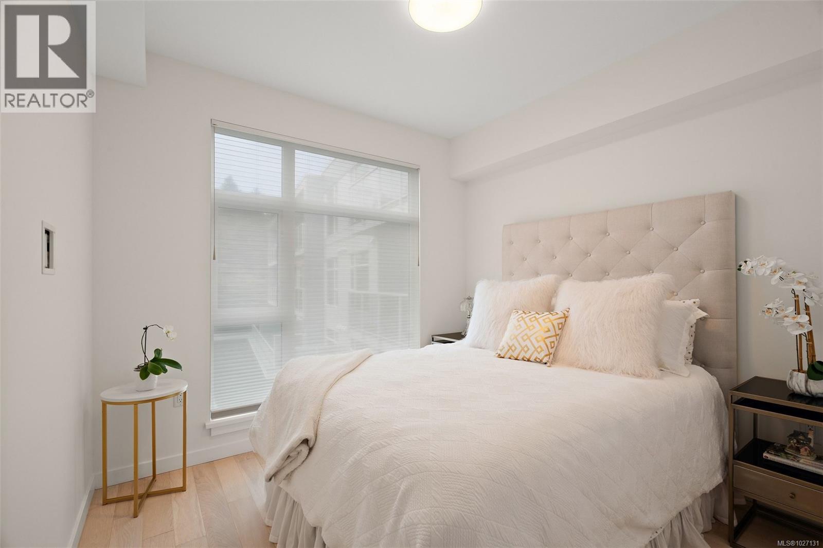 309 5120 Cordova Bay Road, Saanich