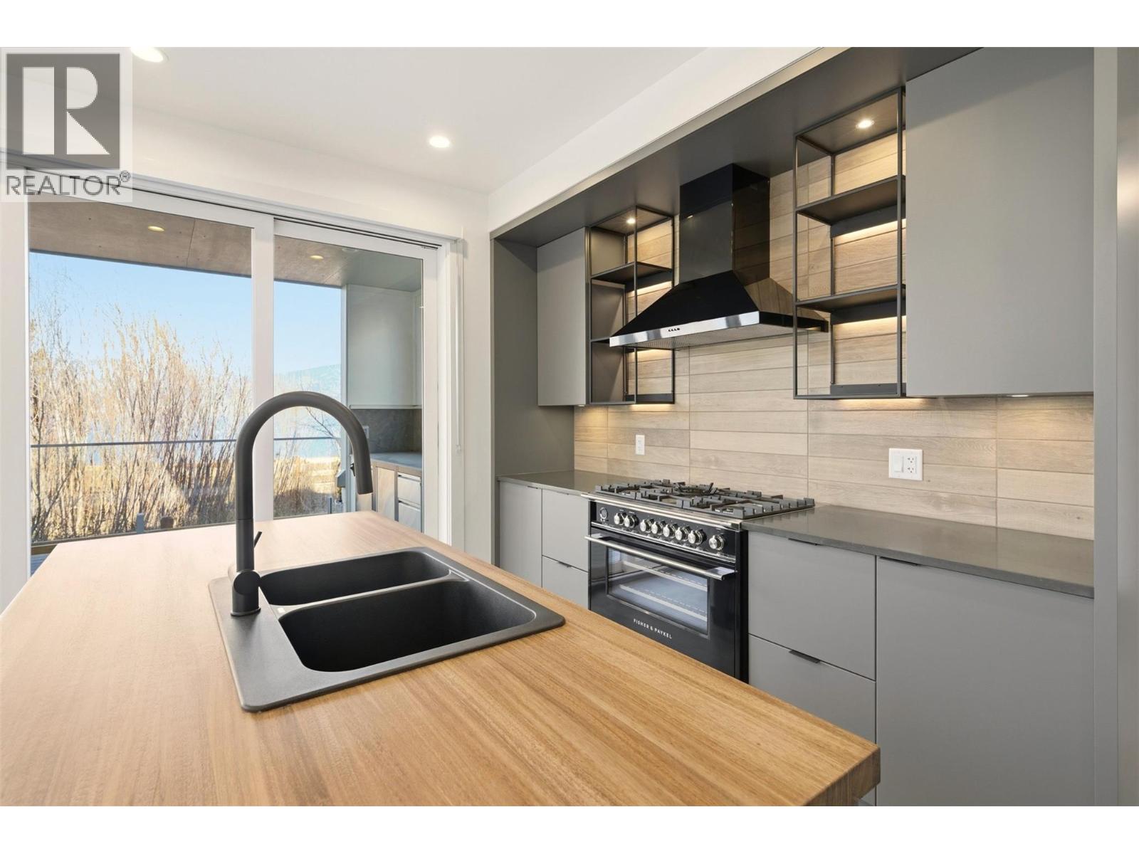 3080 Landry Crescent, Summerland