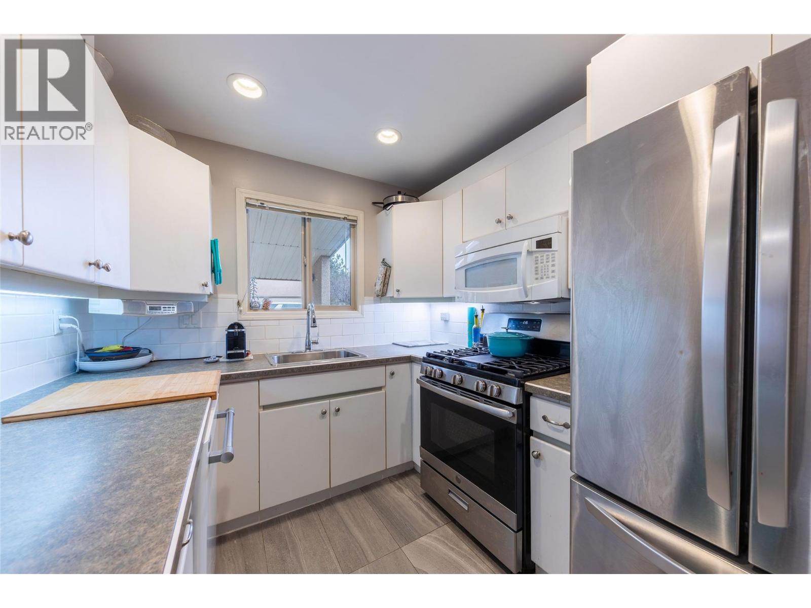 8 1555 Summit Drive, Kamloops