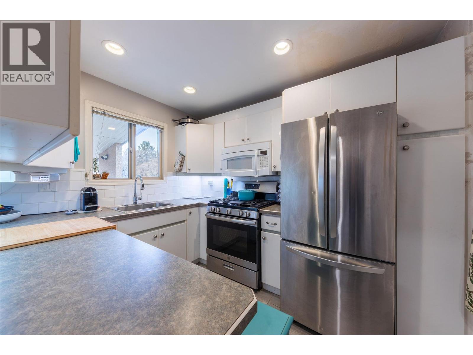 8 1555 Summit Drive, Kamloops