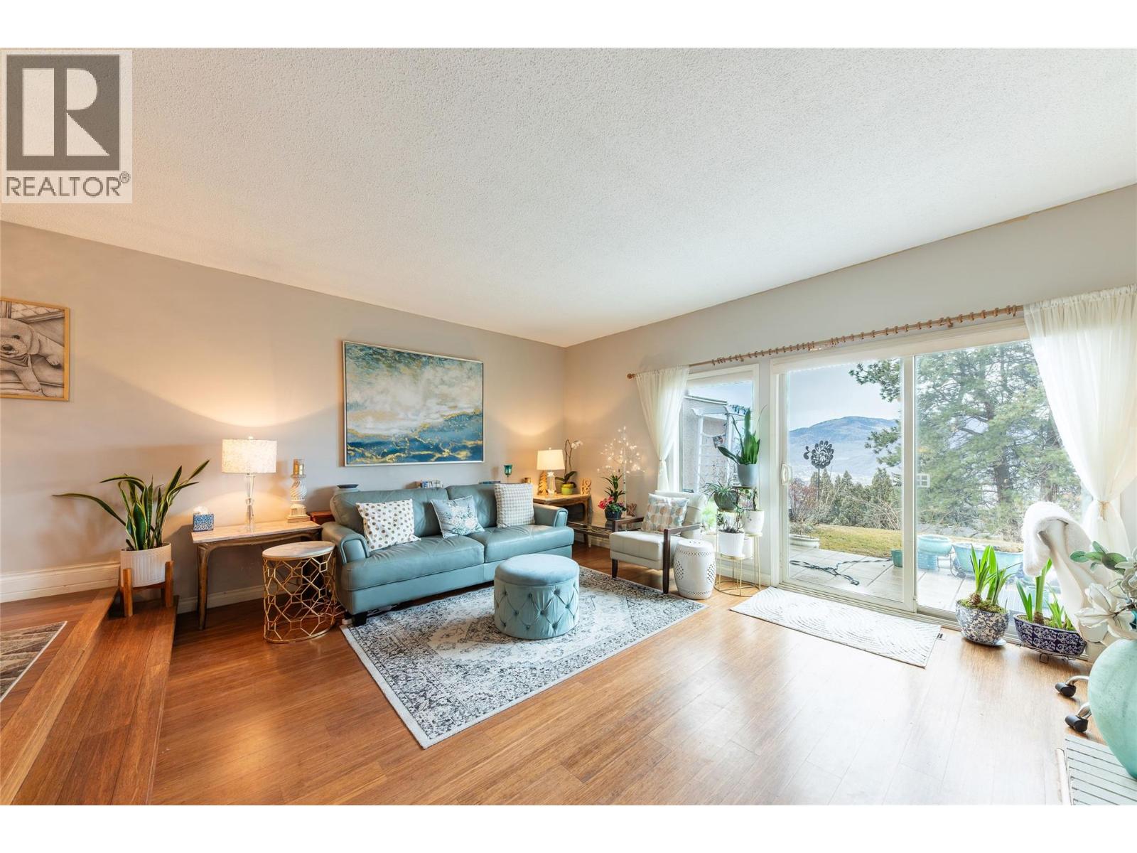 8 1555 Summit Drive, Kamloops